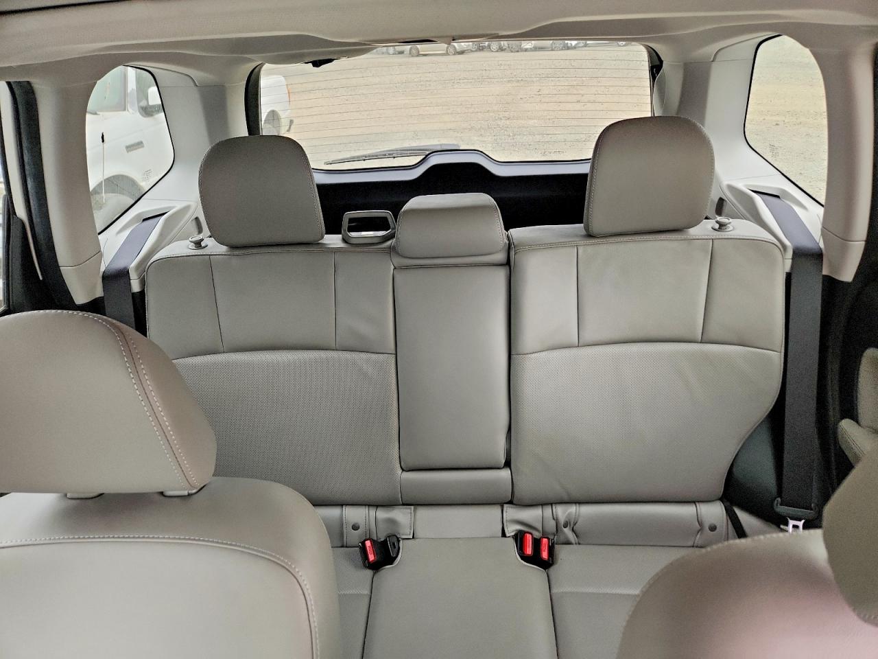 2014 Subaru Forester 2.5i Limited White vin: JF2SJAJCXEH547050