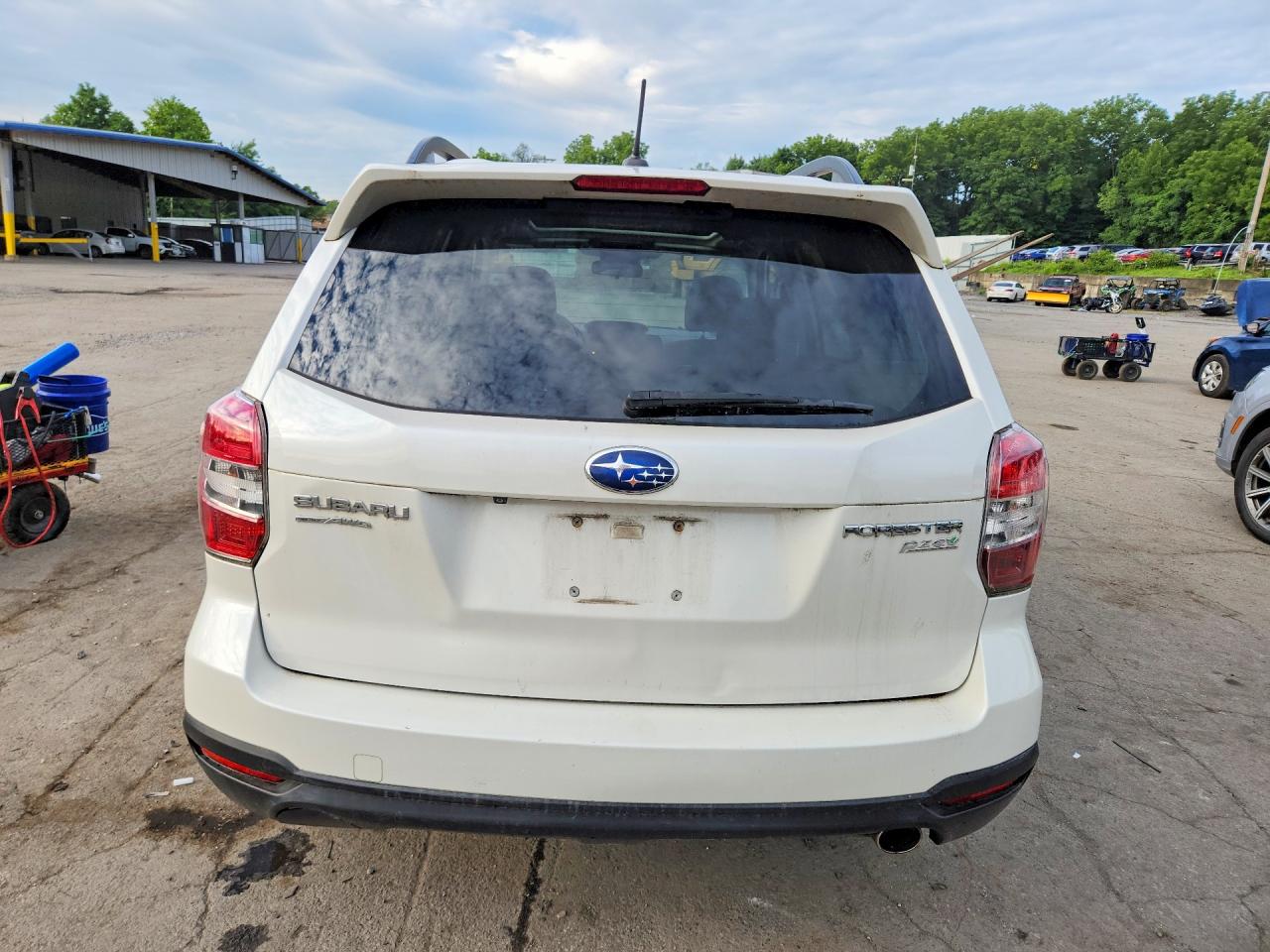 2015 Subaru Forester 2.5i Limited White vin: JF2SJAKC0FH505213