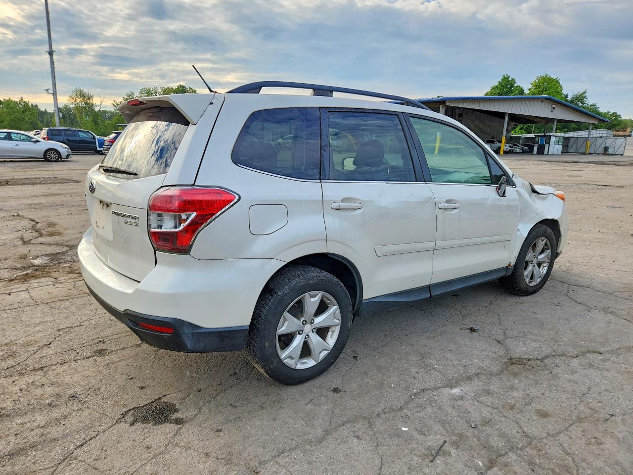 2015 Subaru Forester 2.5i Limited White vin: JF2SJAKC0FH505213