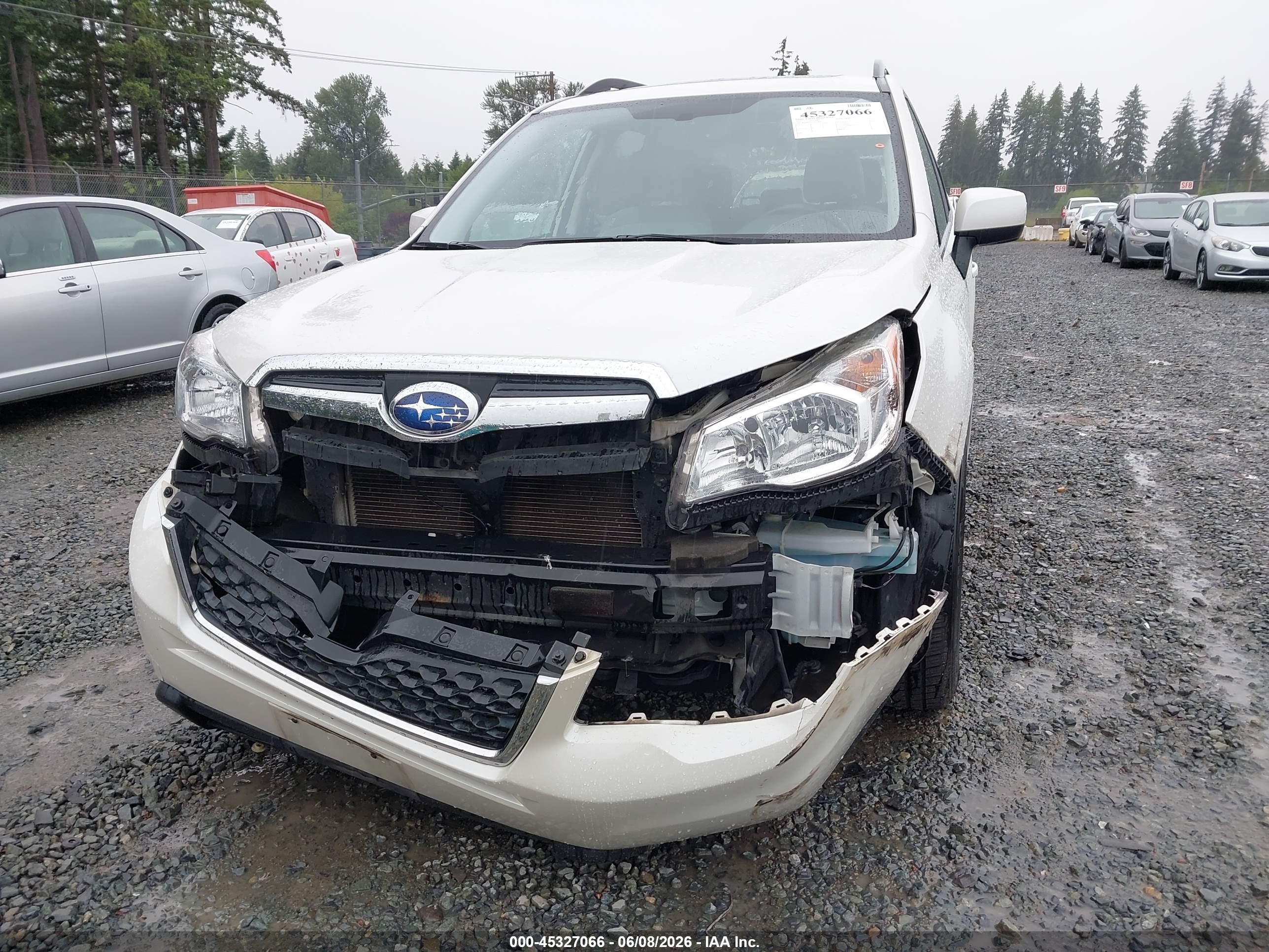 2015 Subaru Forester 2.5i Limited White vin: JF2SJAKC2FH402858
