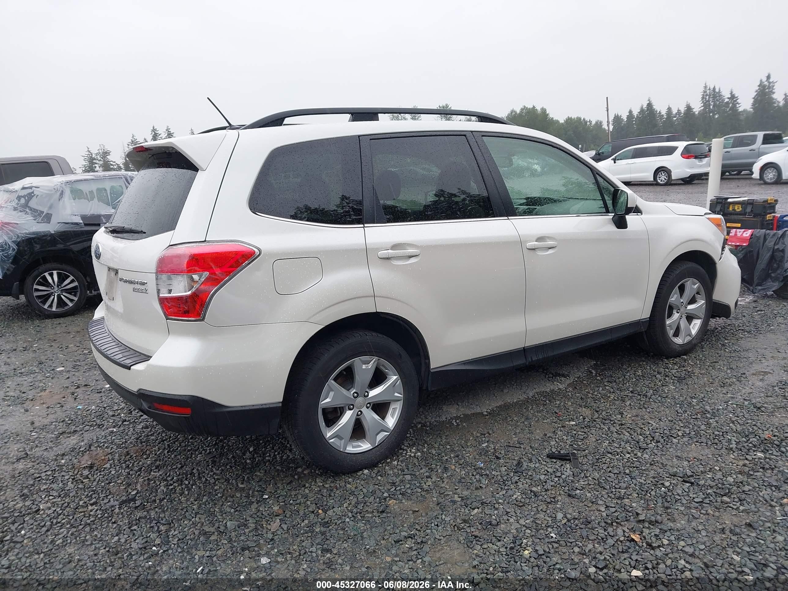2015 Subaru Forester 2.5i Limited White vin: JF2SJAKC2FH402858