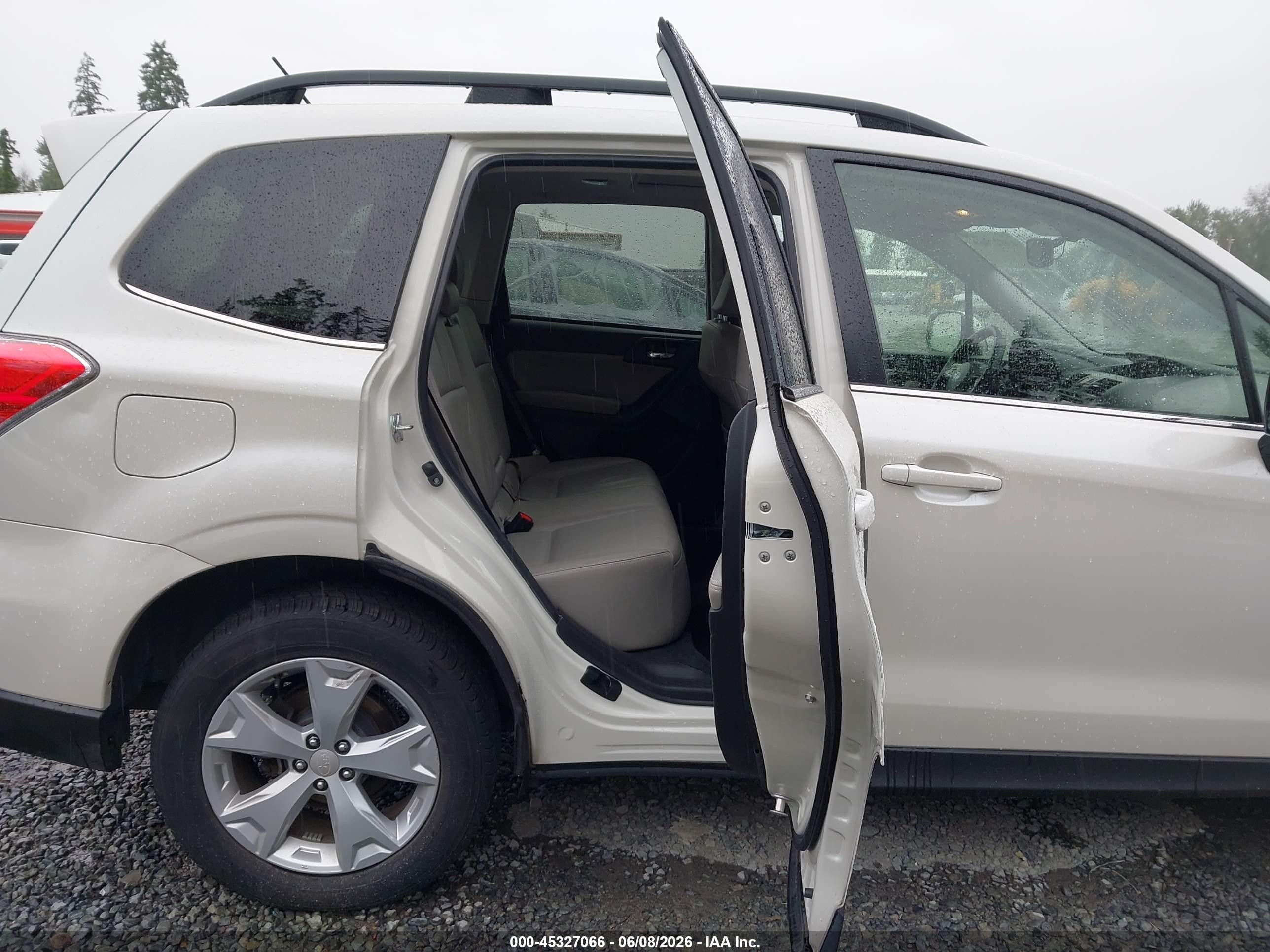 2015 Subaru Forester 2.5i Limited White vin: JF2SJAKC2FH402858