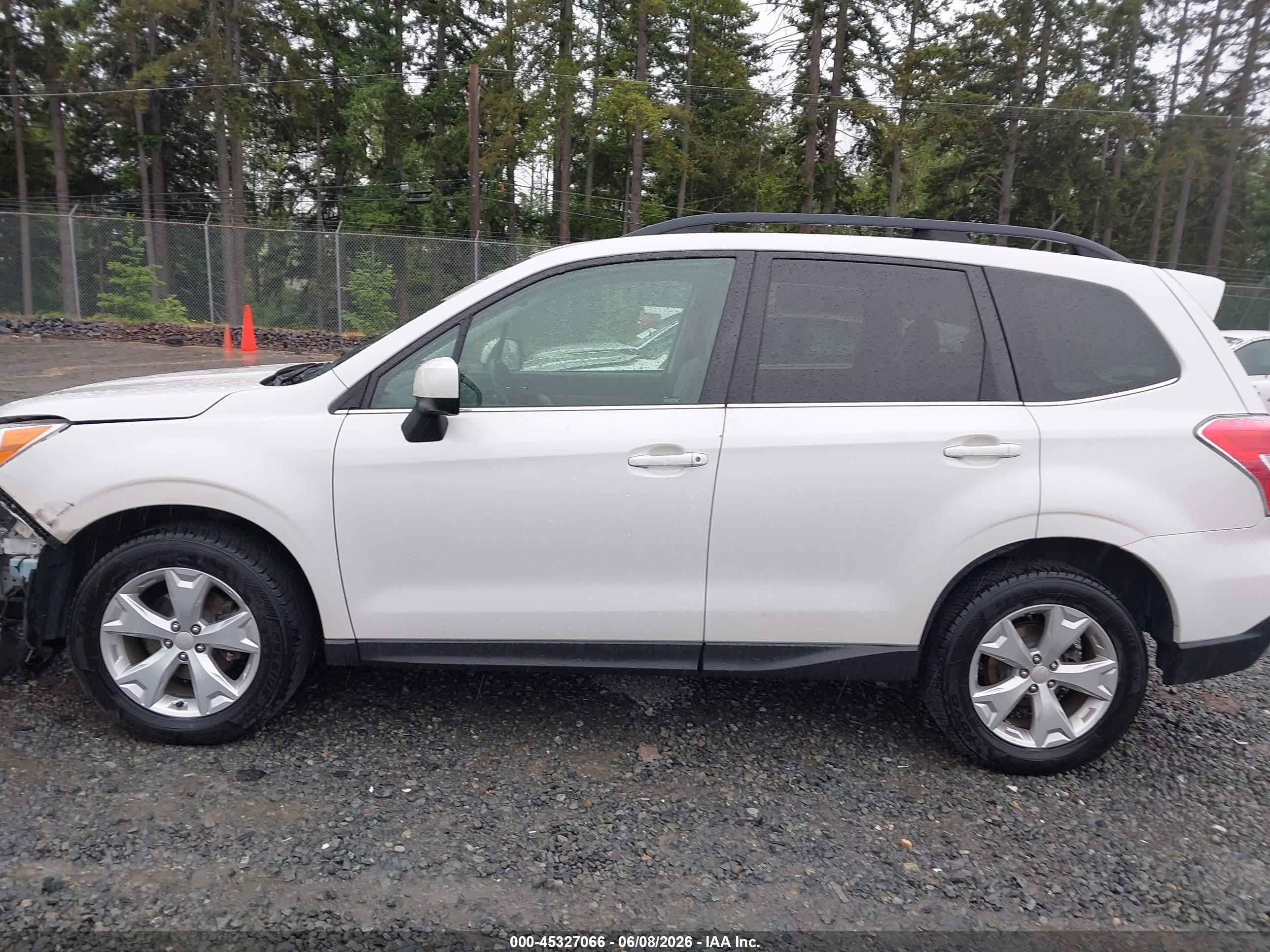 2015 Subaru Forester 2.5i Limited White vin: JF2SJAKC2FH402858
