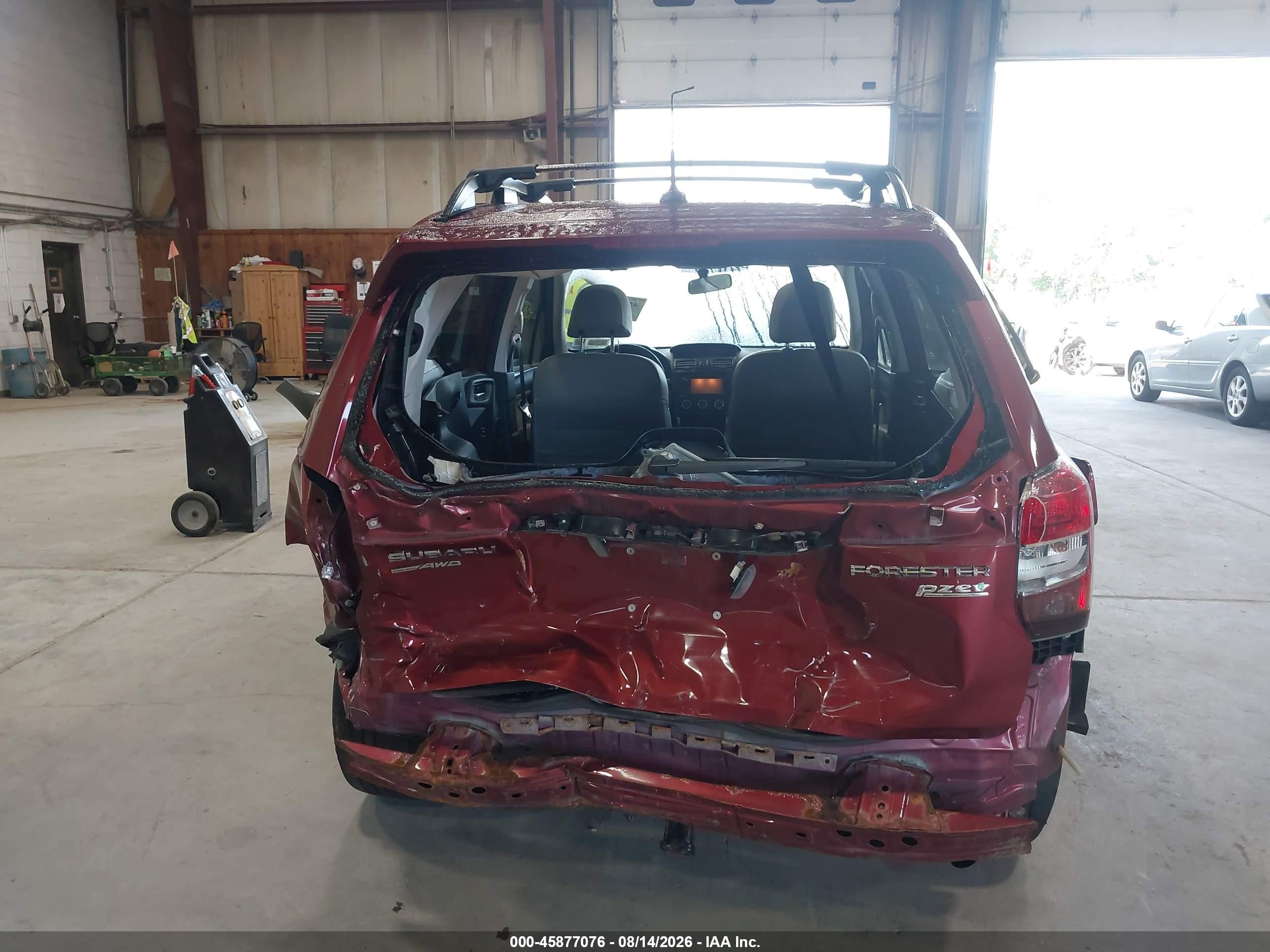 2015 Subaru Forester 2.5i Limited Красный vin: JF2SJAKC5FH430718