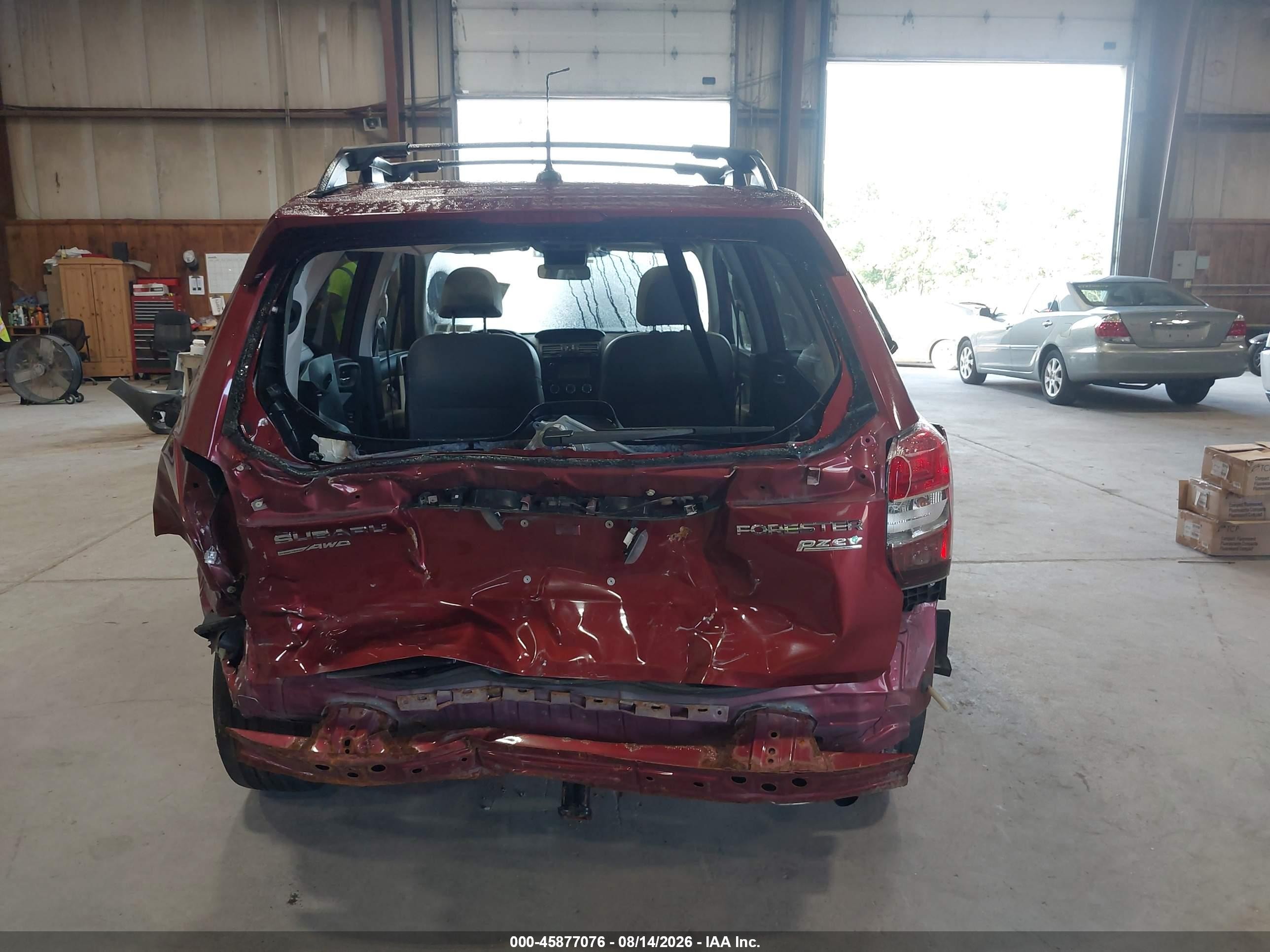 2015 Subaru Forester 2.5i Limited Красный vin: JF2SJAKC5FH430718