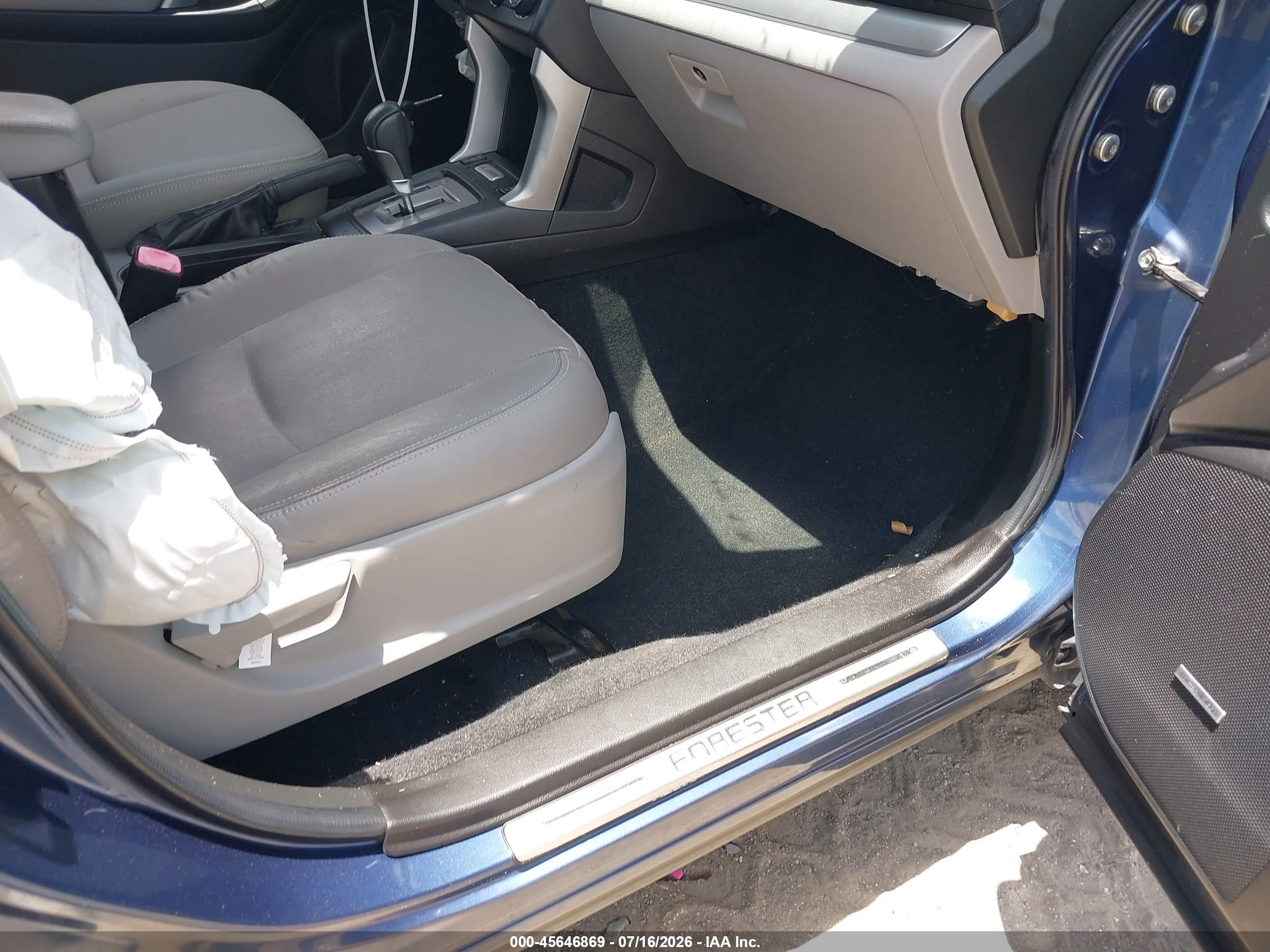 2014 Subaru Forester 2.5i Touring Blue vin: JF2SJAMC0EH426636