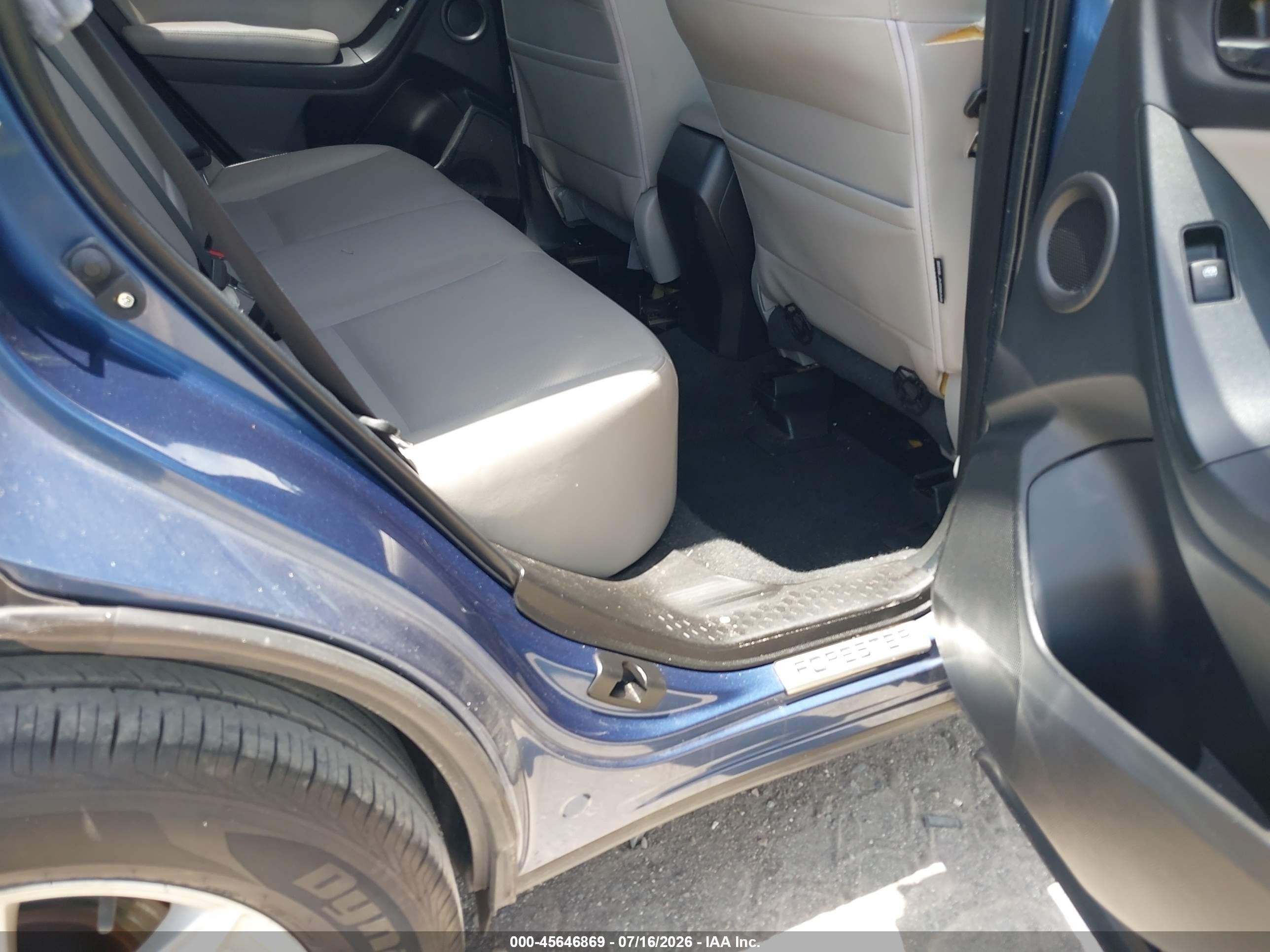 2014 Subaru Forester 2.5i Touring Blue vin: JF2SJAMC0EH426636
