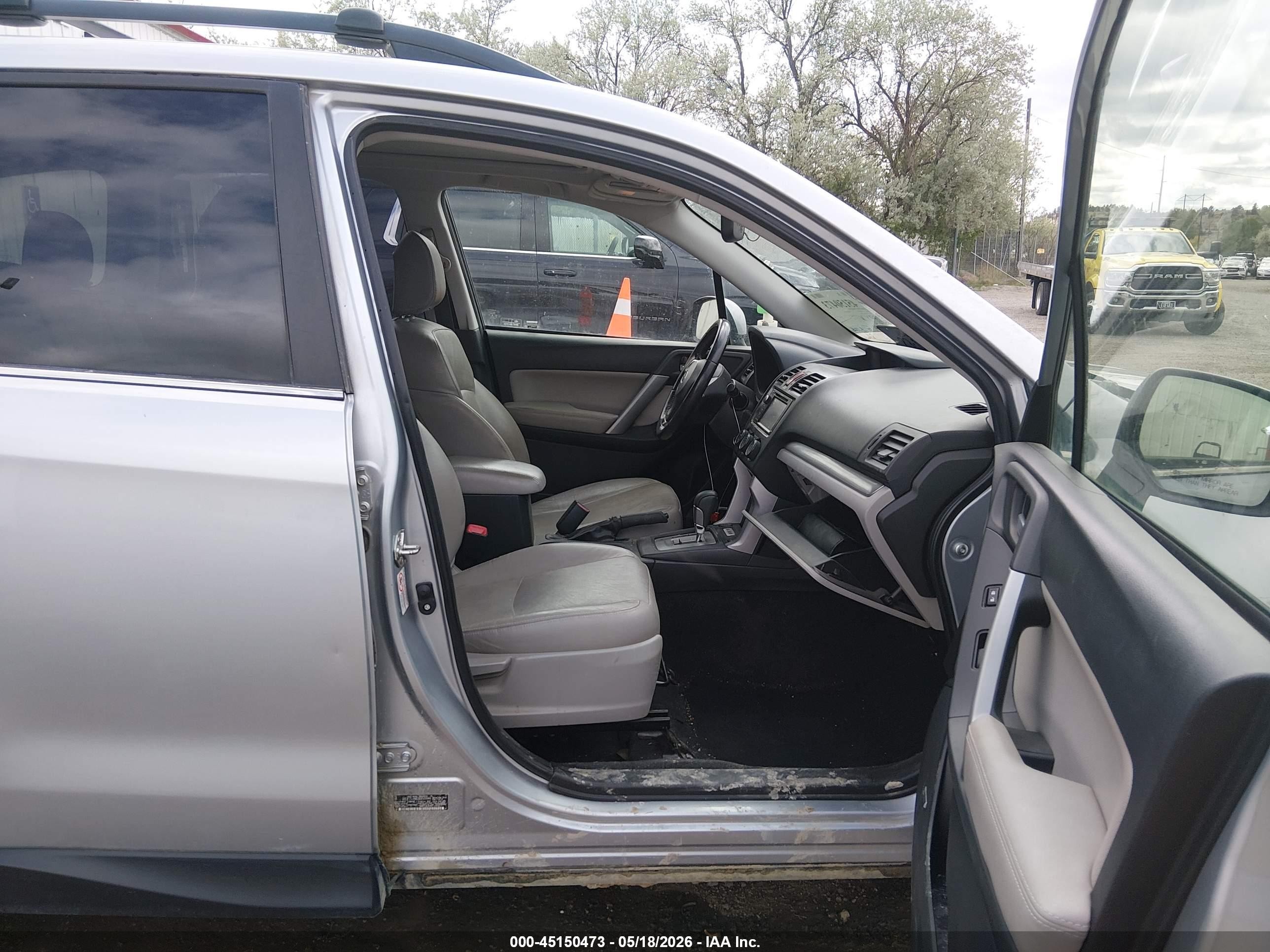 2014 Subaru Forester 2.5i Touring Silver vin: JF2SJAMC0EH518944