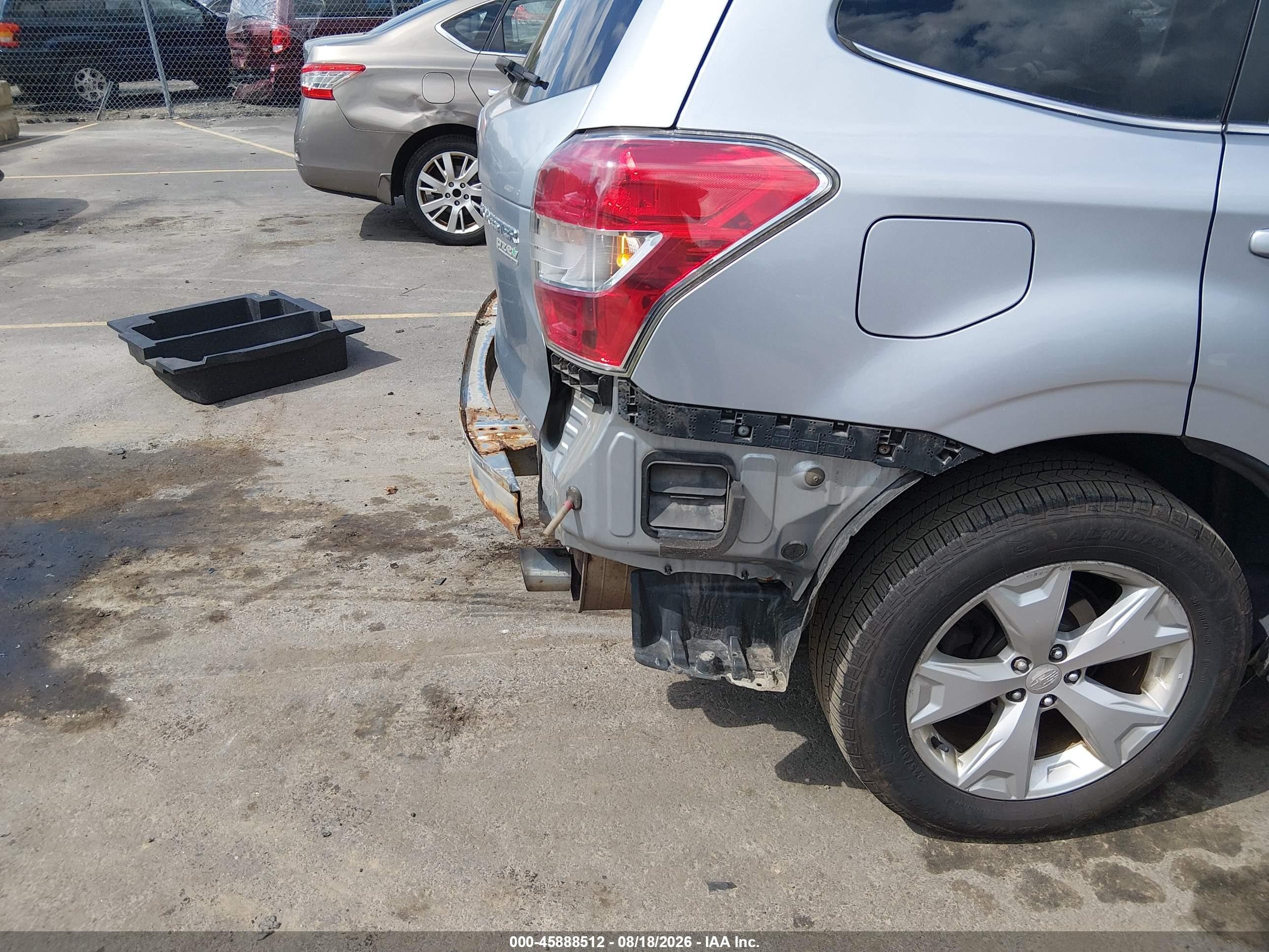 2014 Subaru Forester 2.5i Touring Silver vin: JF2SJAMC1EH474467