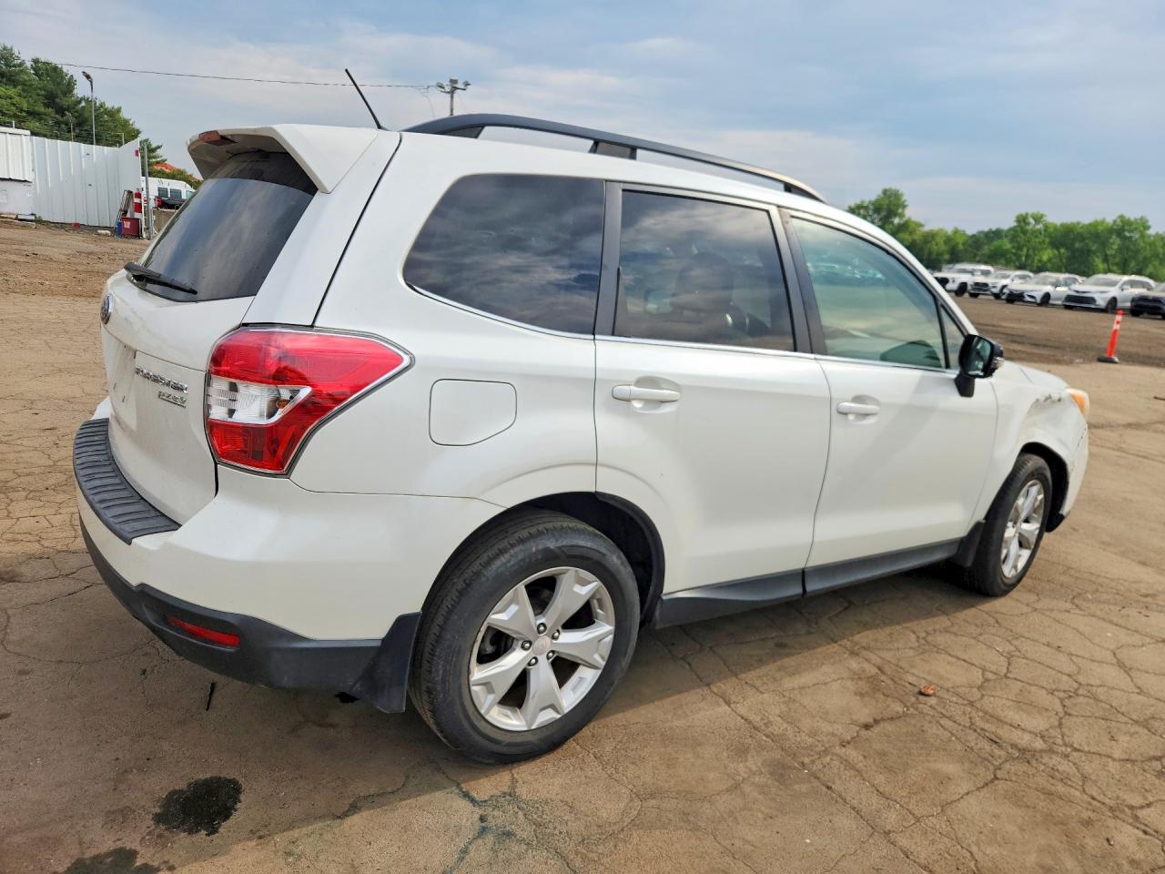 2014 Subaru Forester 2.5i Touring White vin: JF2SJAMC1EH516006