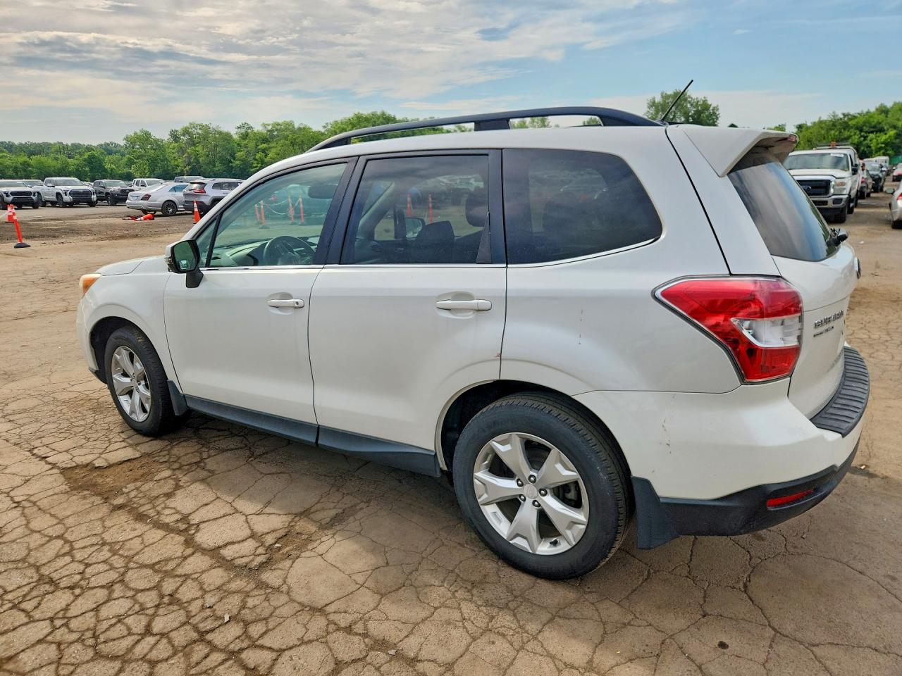 2014 Subaru Forester 2.5i Touring White vin: JF2SJAMC1EH516006