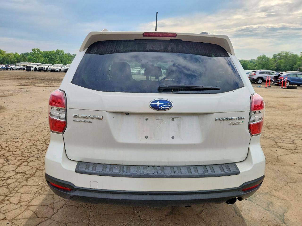 2014 Subaru Forester 2.5i Touring White vin: JF2SJAMC1EH516006