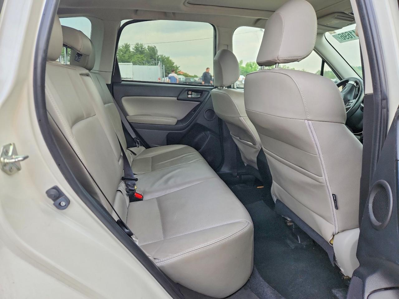 2014 Subaru Forester 2.5i Touring White vin: JF2SJAMC1EH516006