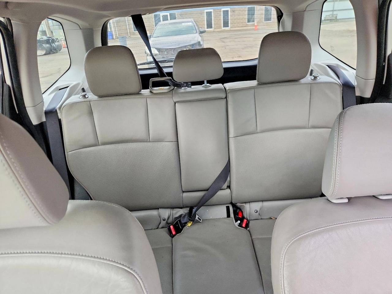 2014 Subaru Forester 2.5i Touring White vin: JF2SJAMC1EH516006