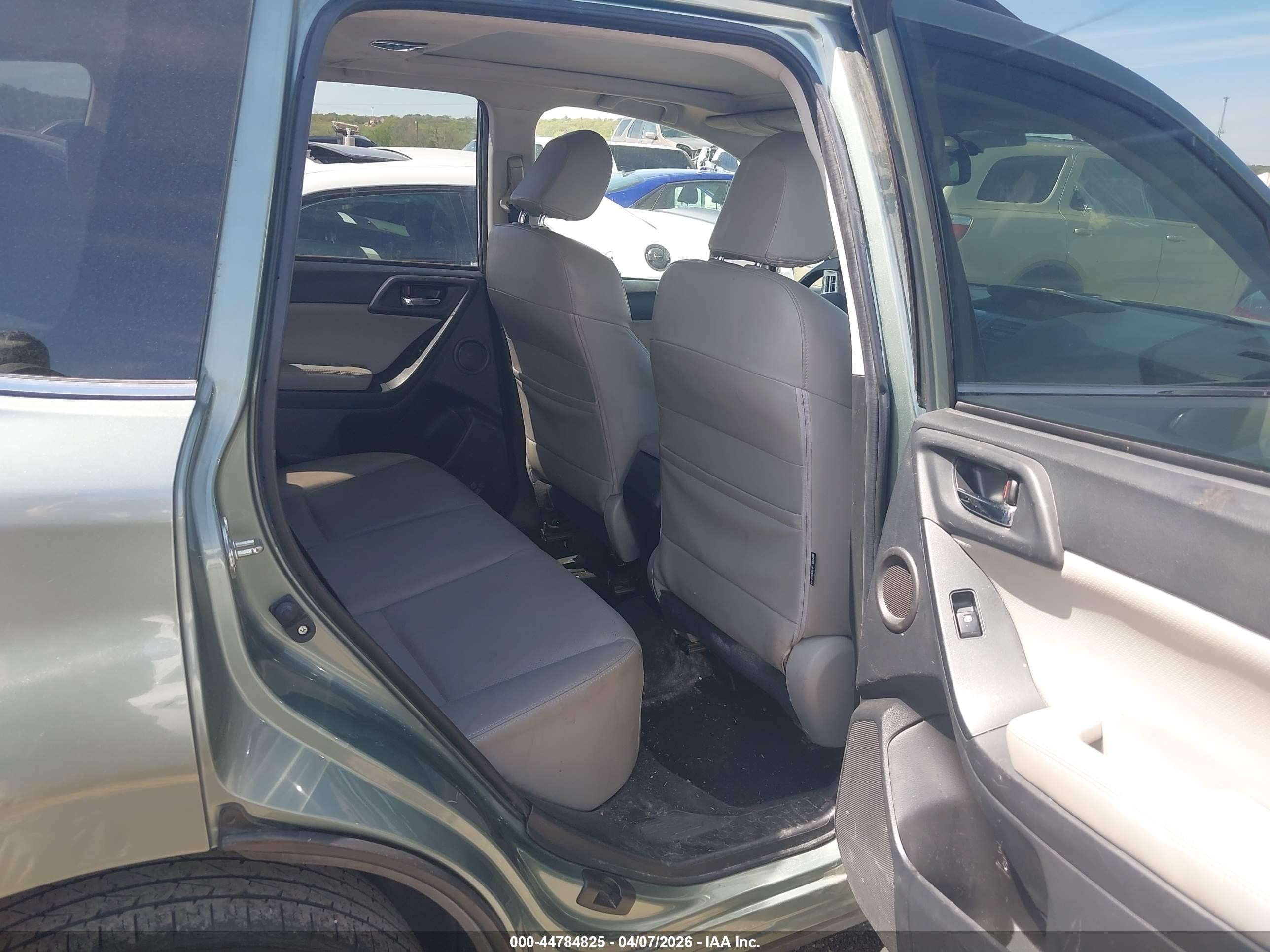 2014 Subaru Forester 2.5i Touring Green vin: JF2SJAMC2EH404654