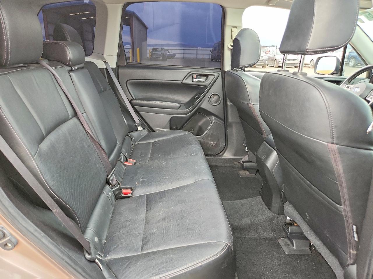 2014 Subaru Forester 2.5i Touring Beige vin: JF2SJAMC3EH407191