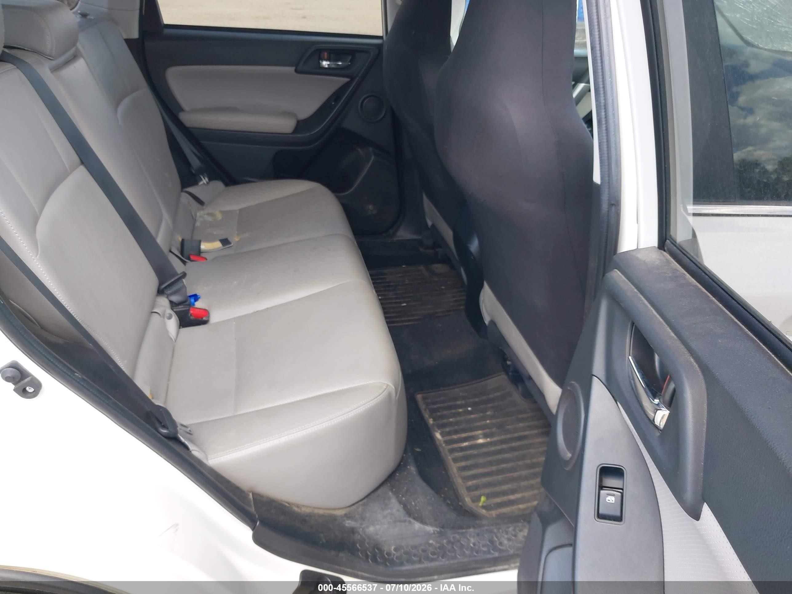 2014 Subaru Forester 2.5i Touring White vin: JF2SJAMC4EH481655