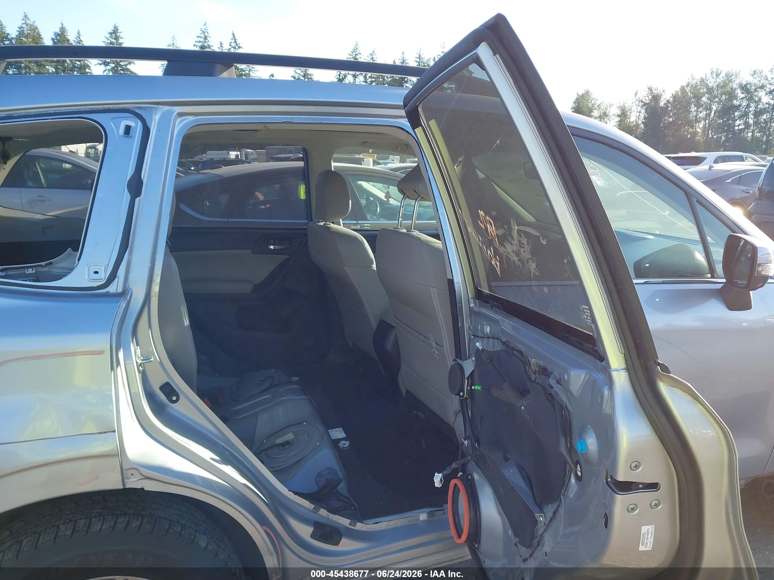 2014 Subaru Forester 2.5i Touring Silver vin: JF2SJAMC7EH407694