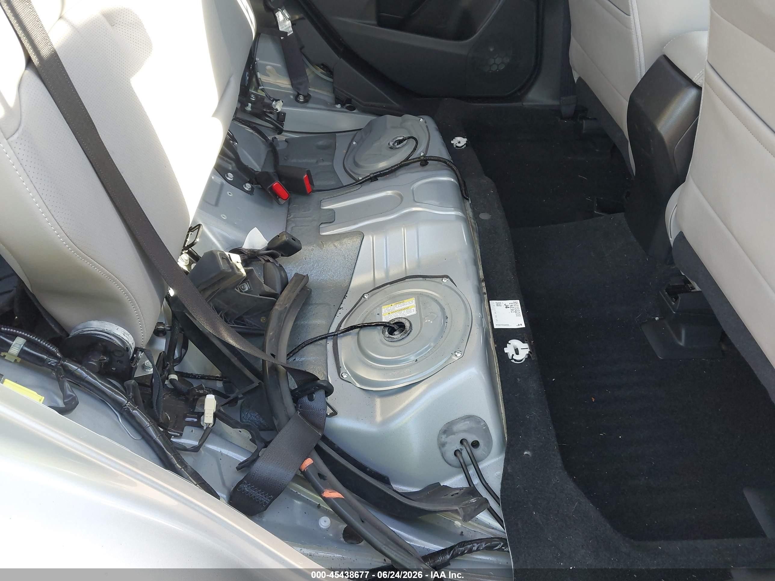 2014 Subaru Forester 2.5i Touring Silver vin: JF2SJAMC7EH407694