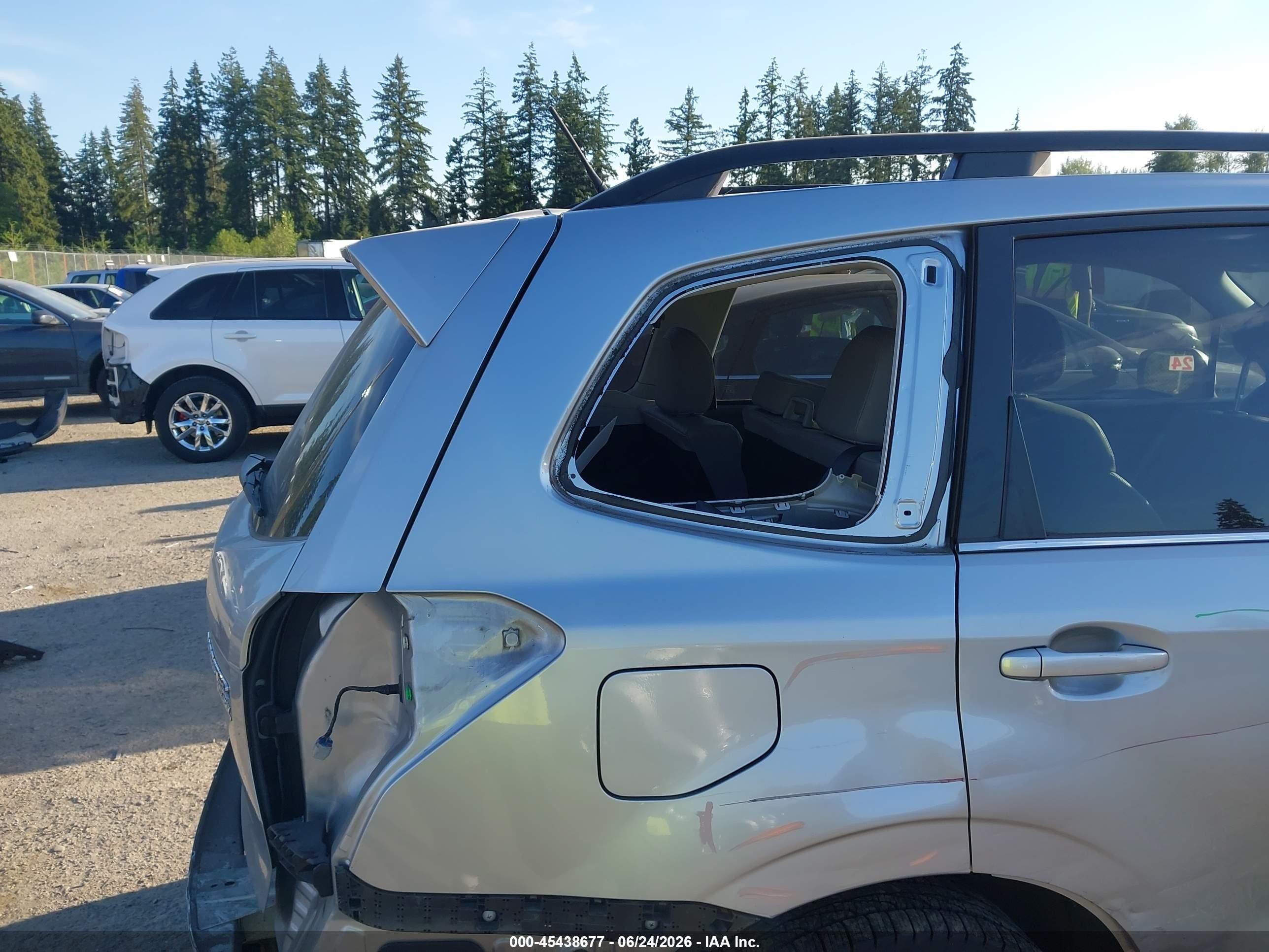 2014 Subaru Forester 2.5i Touring Silver vin: JF2SJAMC7EH407694