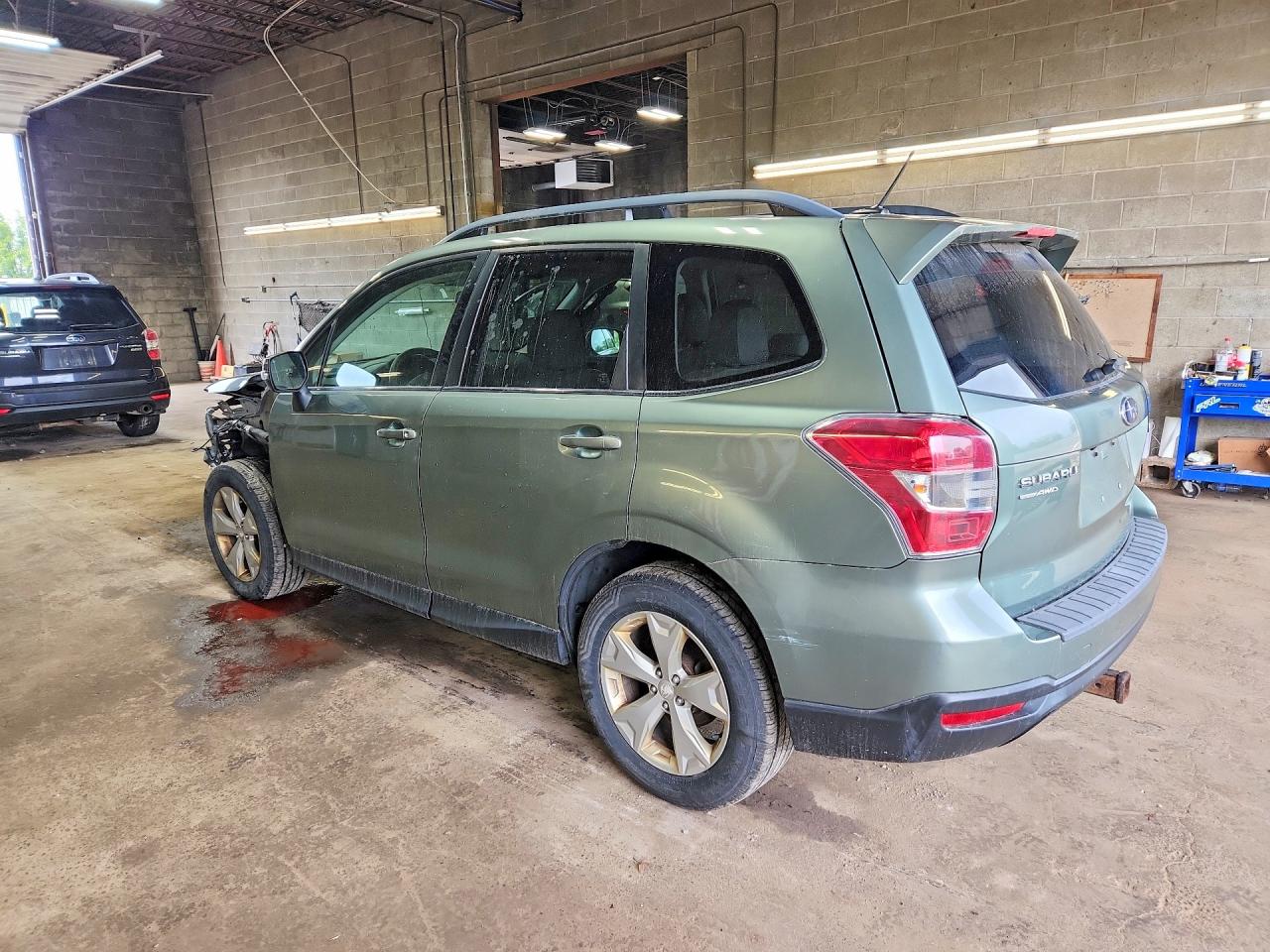 2014 Subaru Forester 2.5i Touring Green vin: JF2SJAMC9EH413366