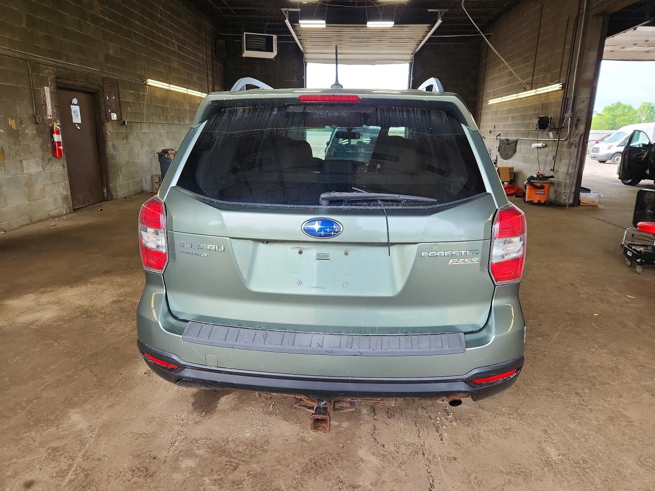 2014 Subaru Forester 2.5i Touring Green vin: JF2SJAMC9EH413366