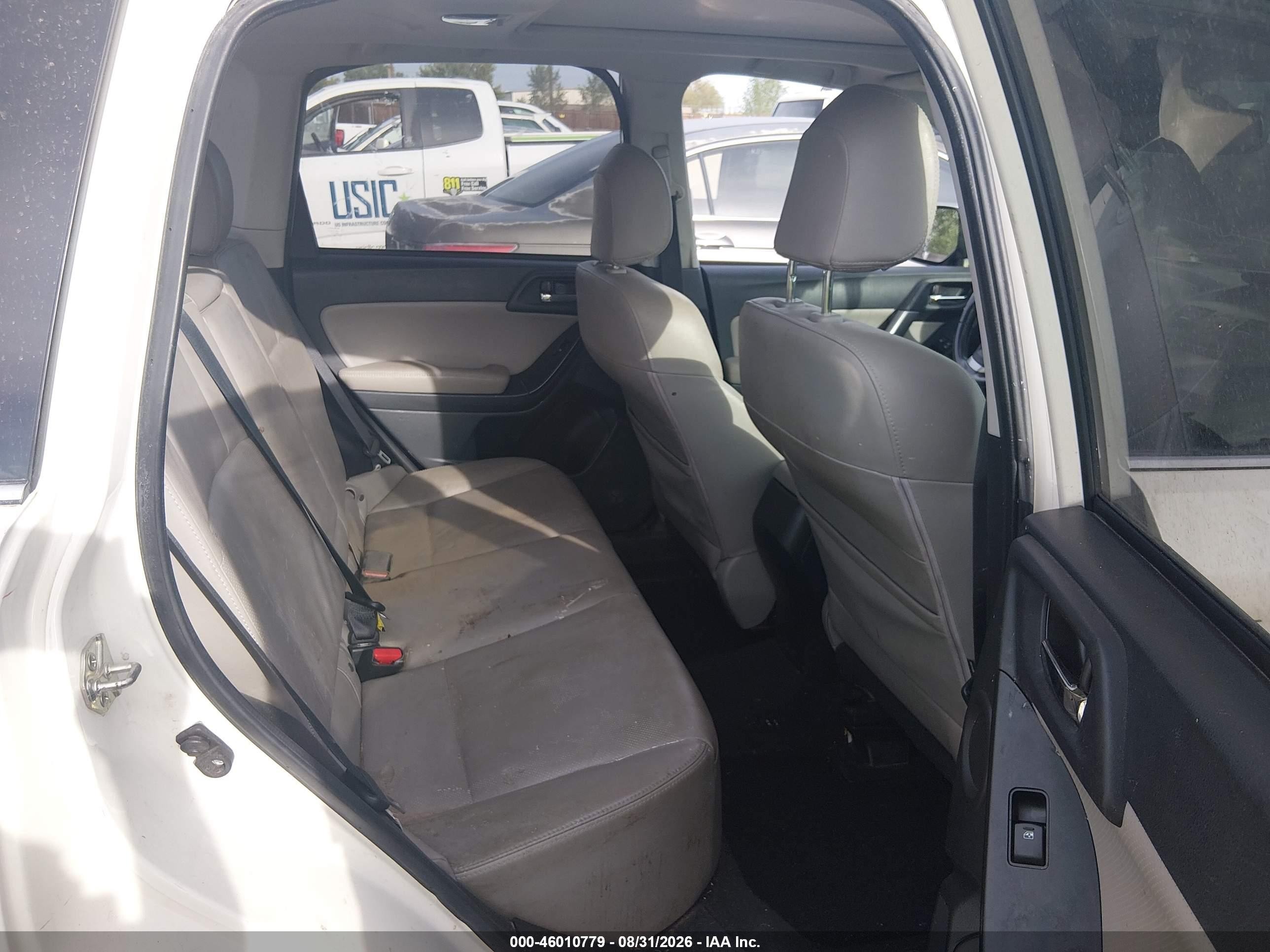 2014 Subaru Forester 2.5i Touring White vin: JF2SJAMC9EH421077