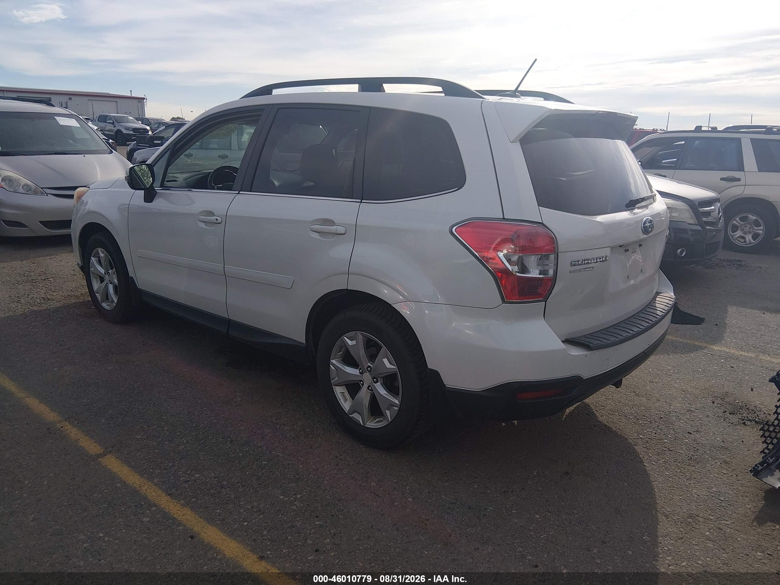2014 Subaru Forester 2.5i Touring White vin: JF2SJAMC9EH421077