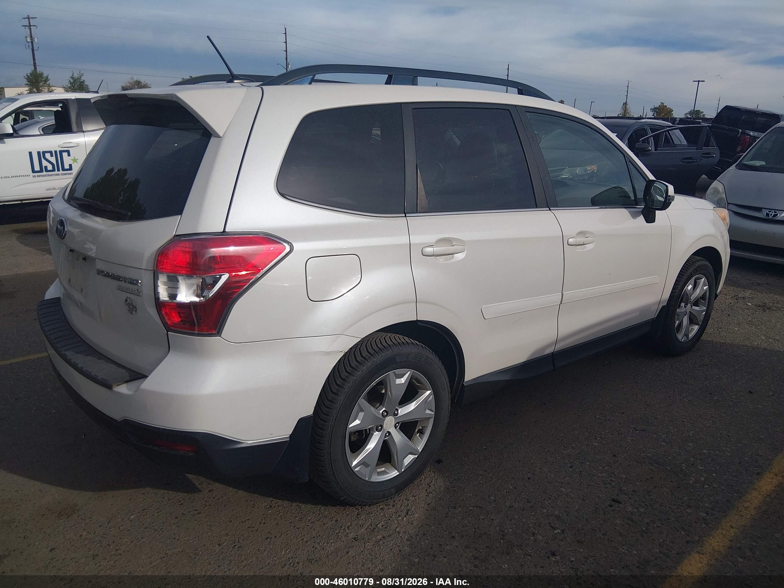 2014 Subaru Forester 2.5i Touring White vin: JF2SJAMC9EH421077