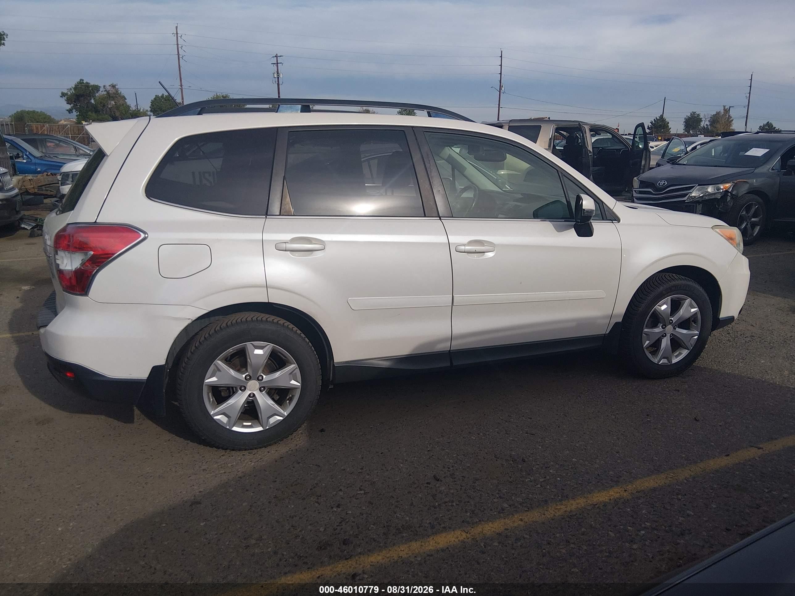 2014 Subaru Forester 2.5i Touring White vin: JF2SJAMC9EH421077