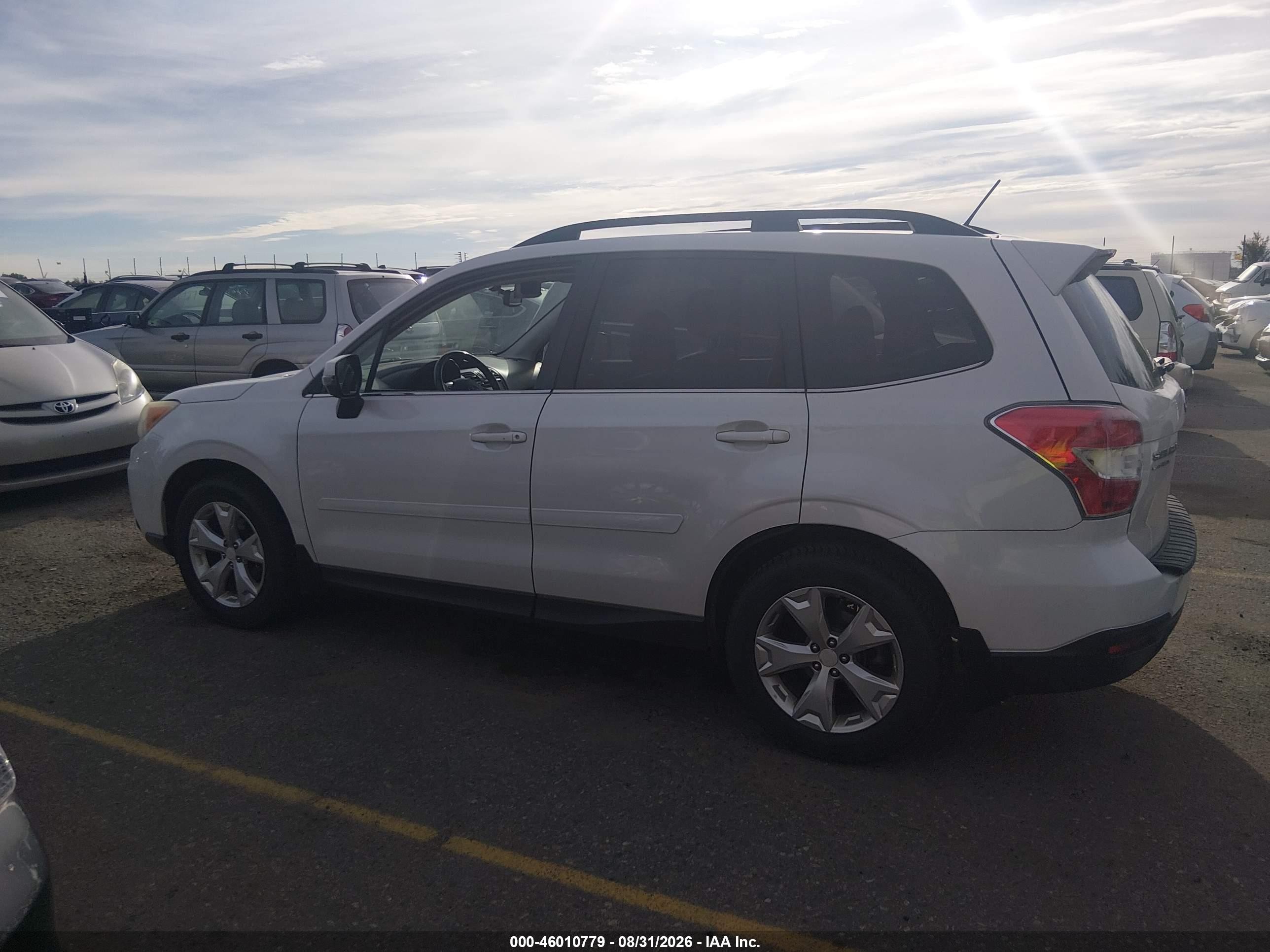 2014 Subaru Forester 2.5i Touring White vin: JF2SJAMC9EH421077