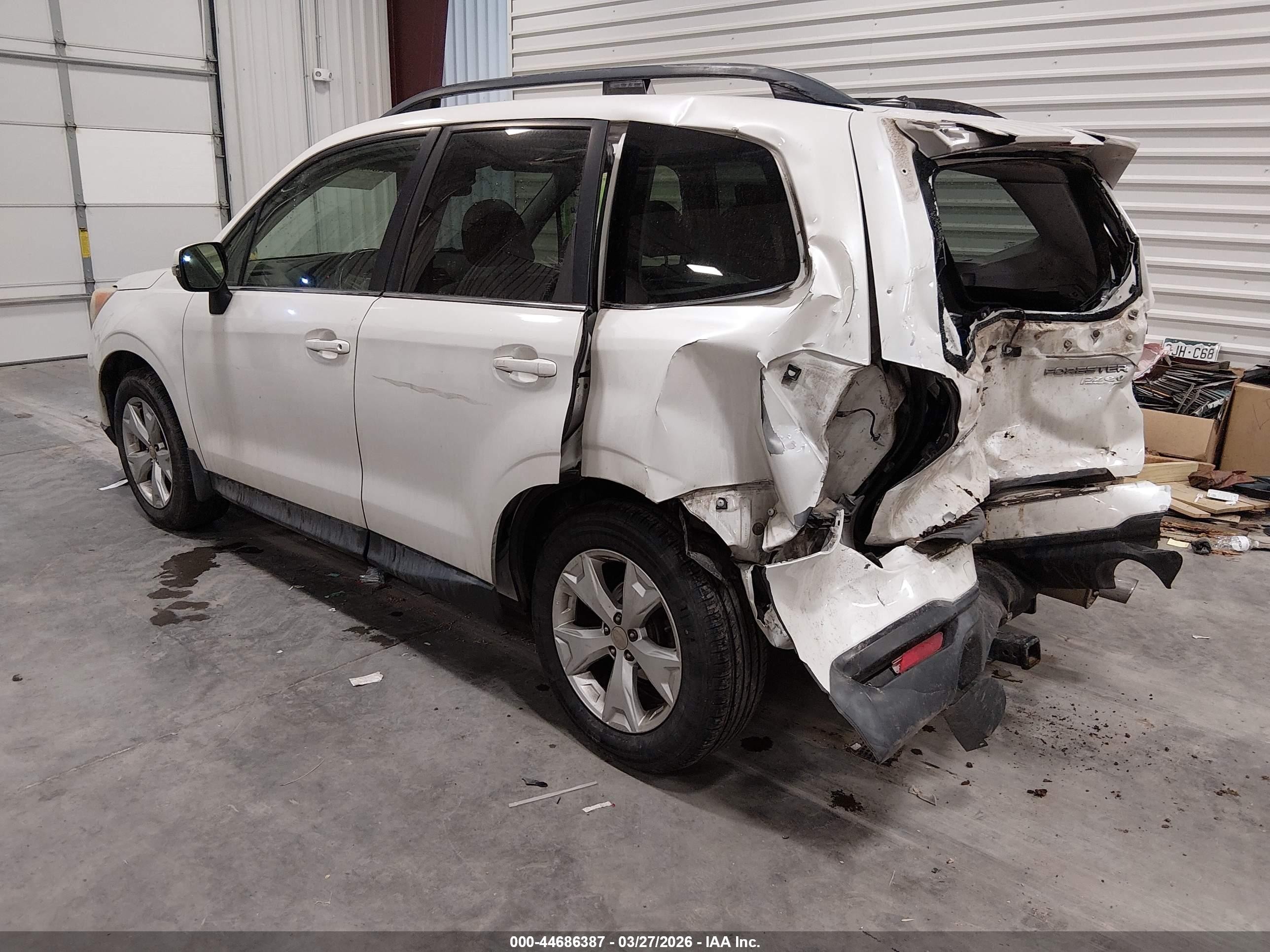 2014 Subaru Forester 2.5i Touring White vin: JF2SJAMC9EH530557