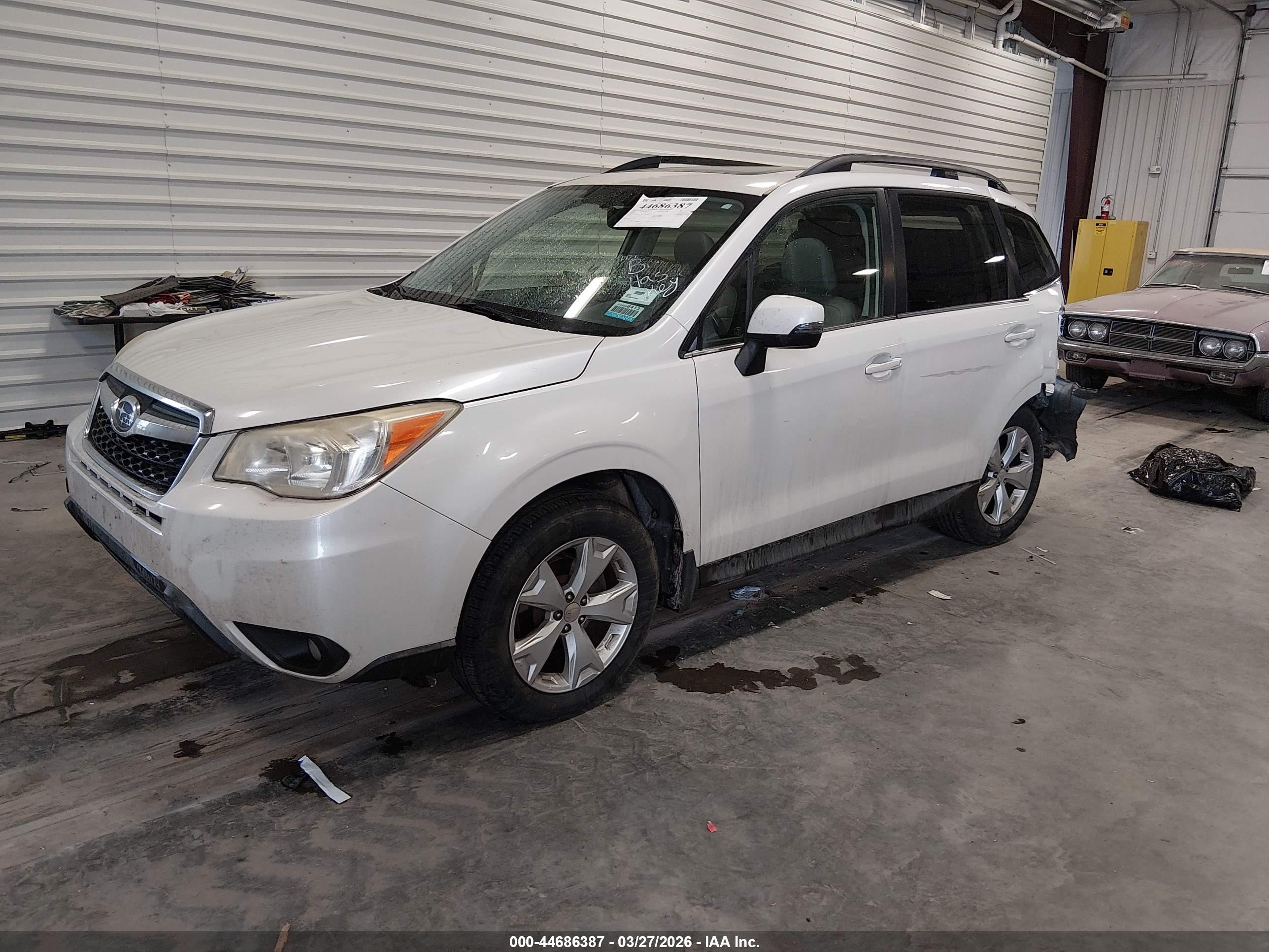 2014 Subaru Forester 2.5i Touring White vin: JF2SJAMC9EH530557