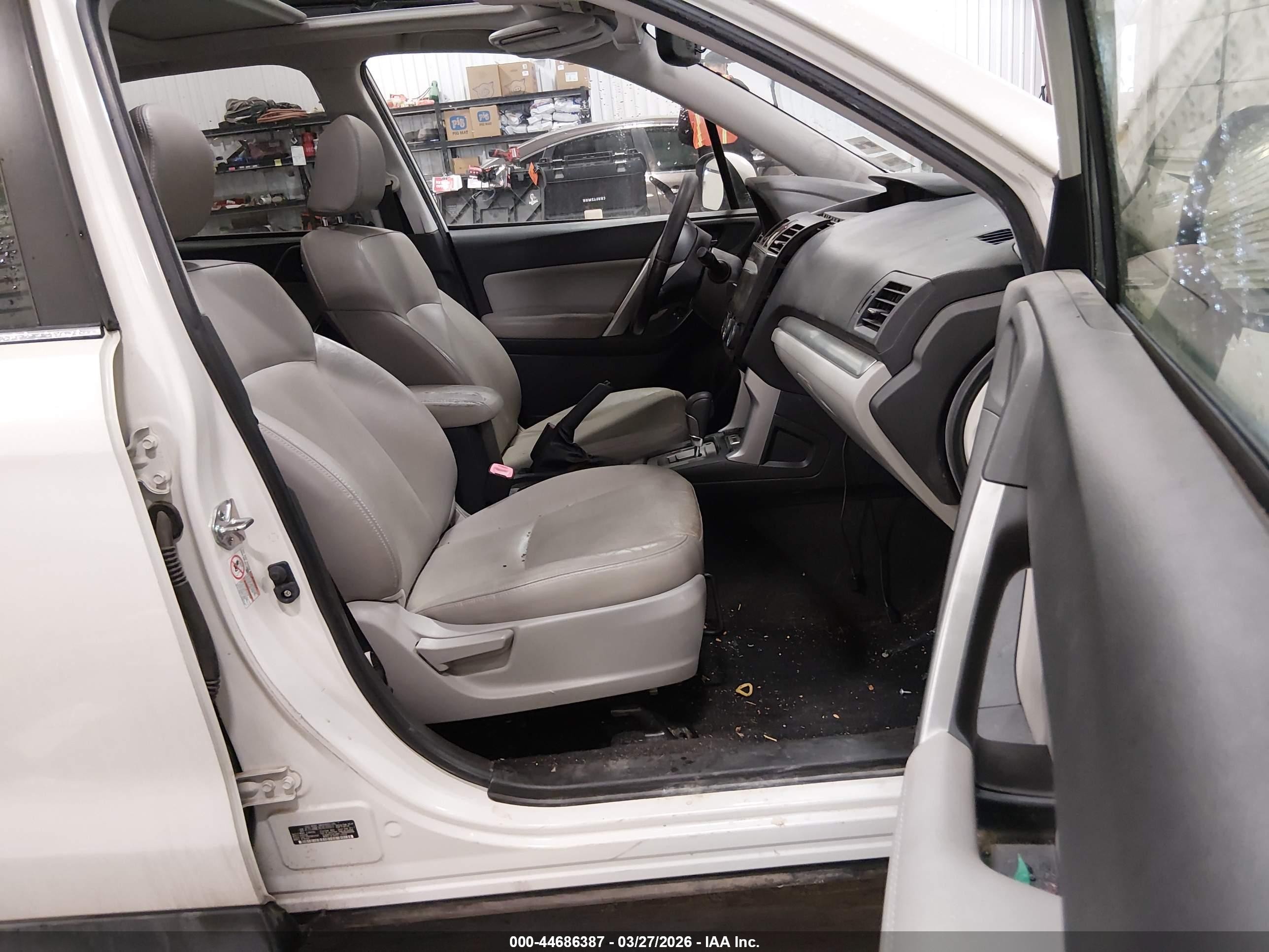 2014 Subaru Forester 2.5i Touring White vin: JF2SJAMC9EH530557