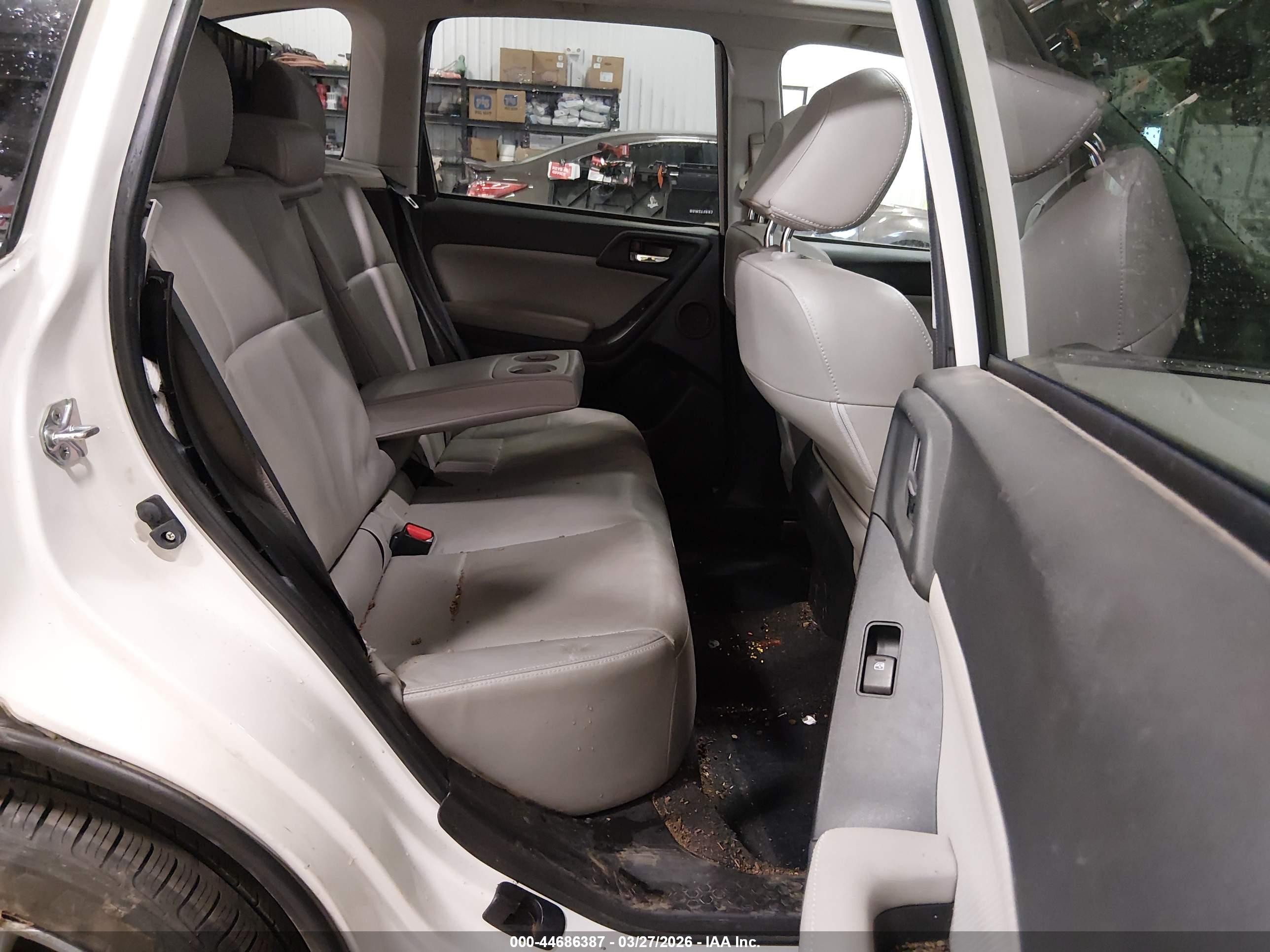 2014 Subaru Forester 2.5i Touring White vin: JF2SJAMC9EH530557