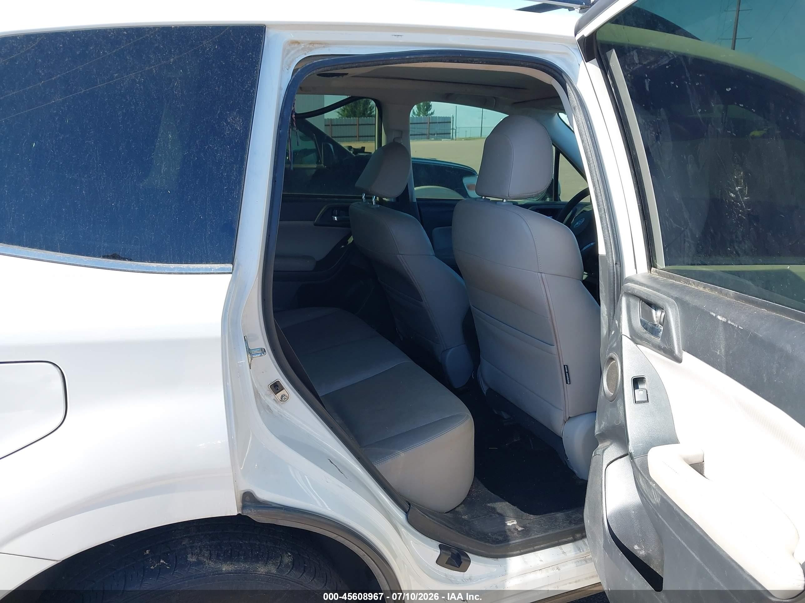2014 Subaru Forester 2.5i Touring White vin: JF2SJAMC9EH558374