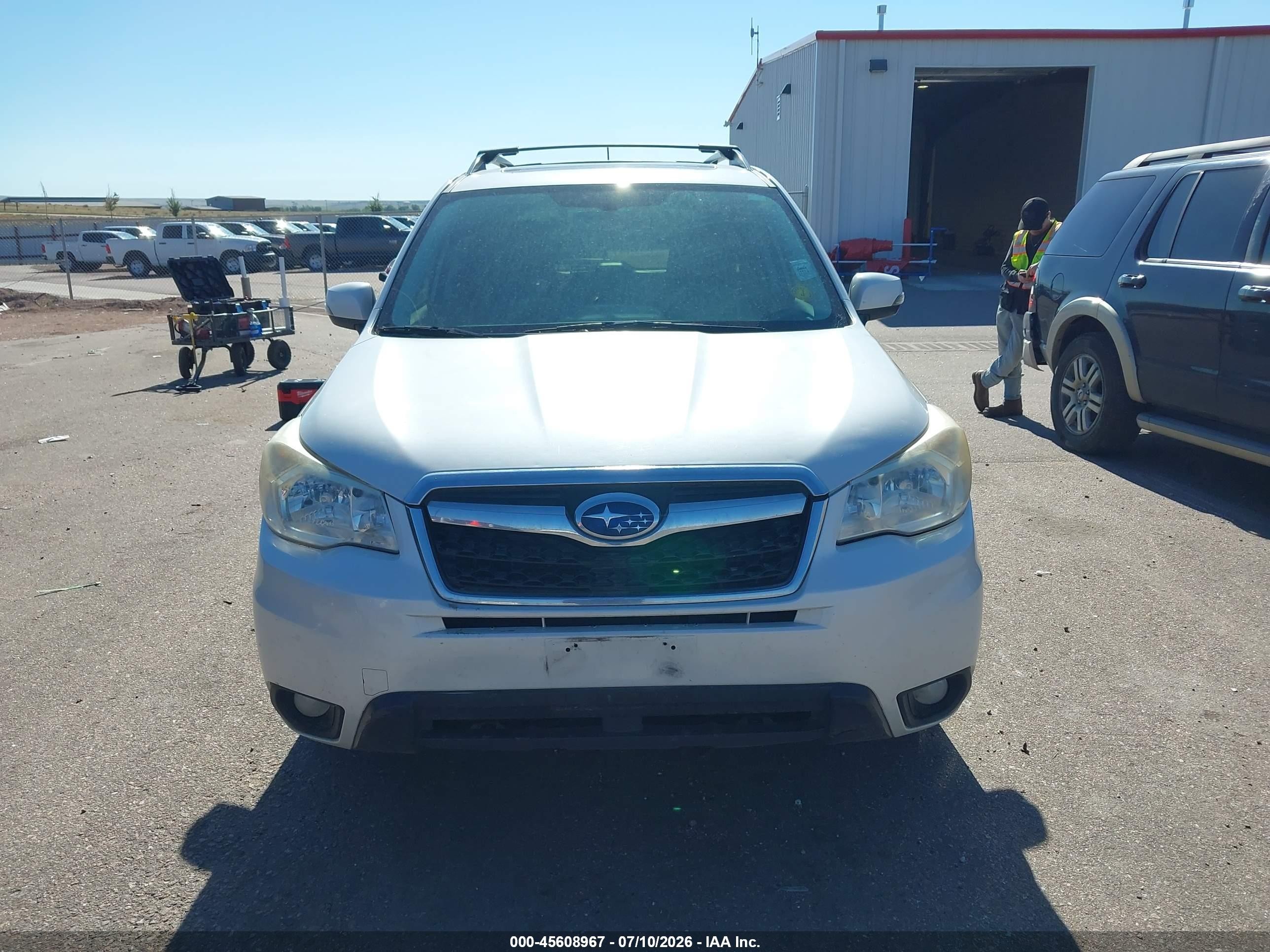 2014 Subaru Forester 2.5i Touring White vin: JF2SJAMC9EH558374