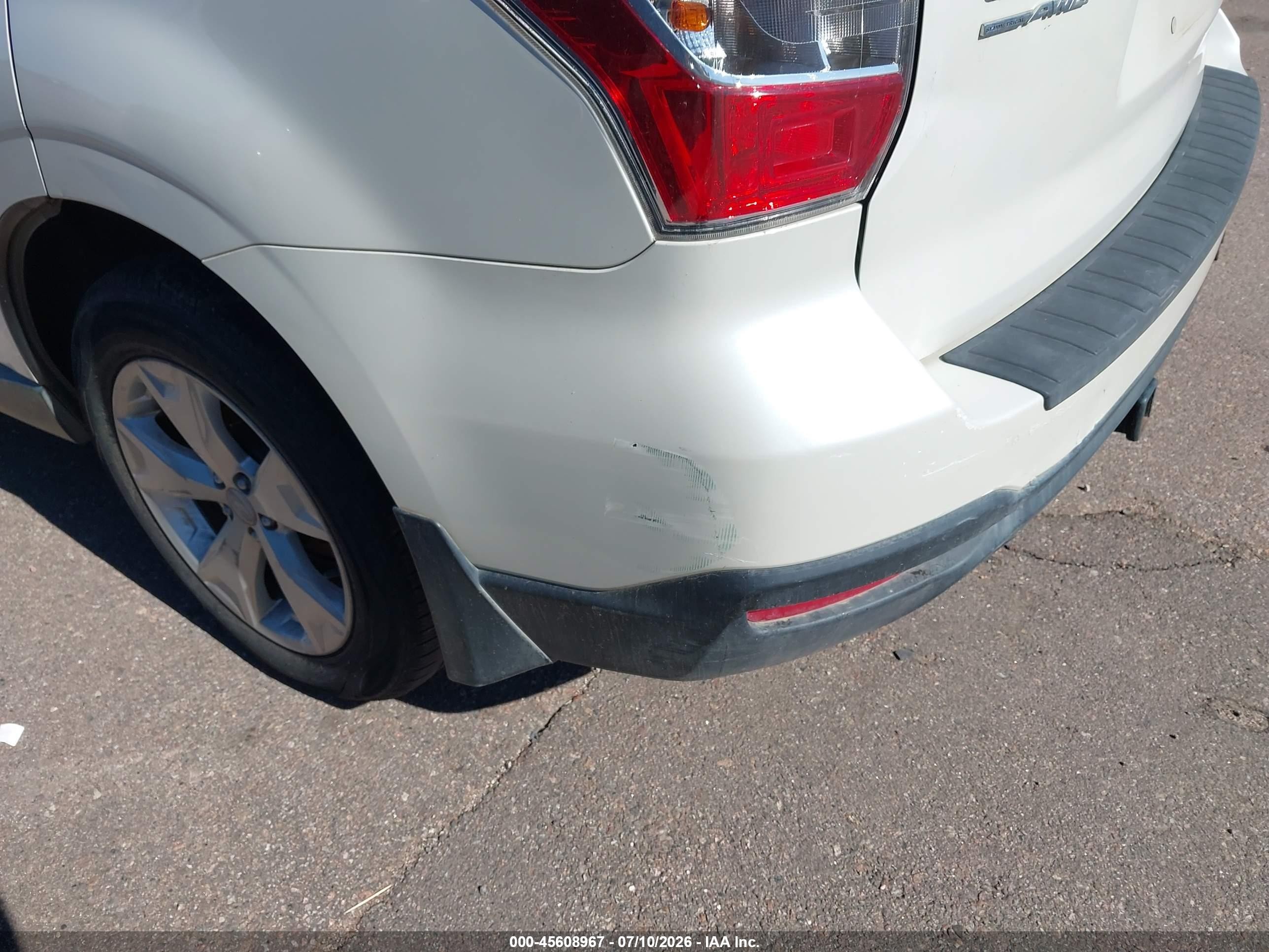 2014 Subaru Forester 2.5i Touring White vin: JF2SJAMC9EH558374