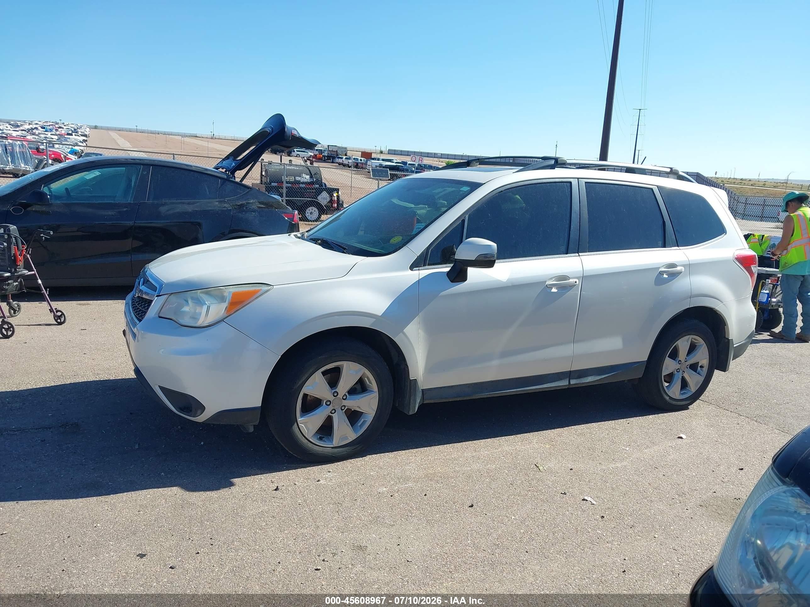 2014 Subaru Forester 2.5i Touring White vin: JF2SJAMC9EH558374