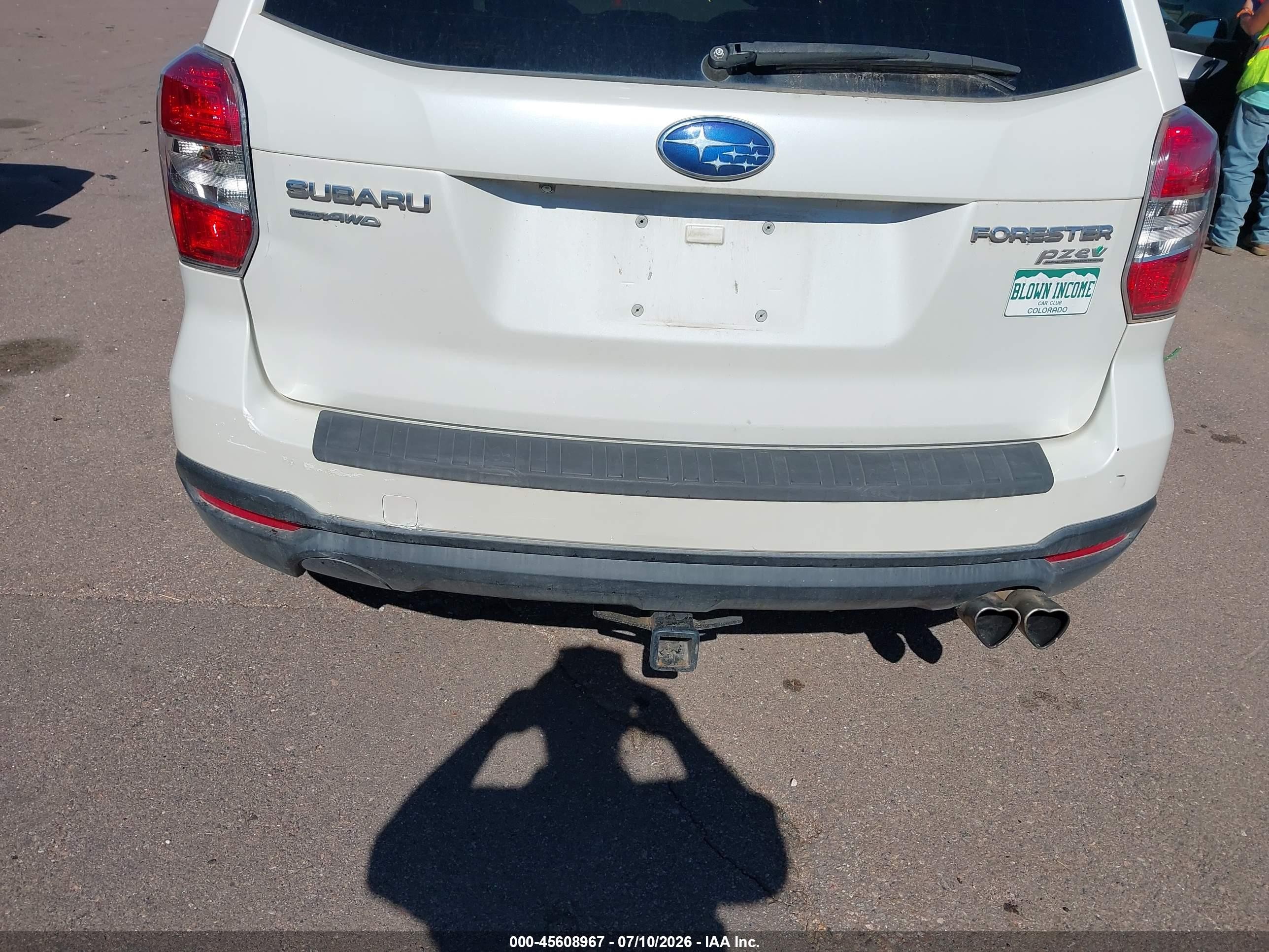 2014 Subaru Forester 2.5i Touring White vin: JF2SJAMC9EH558374