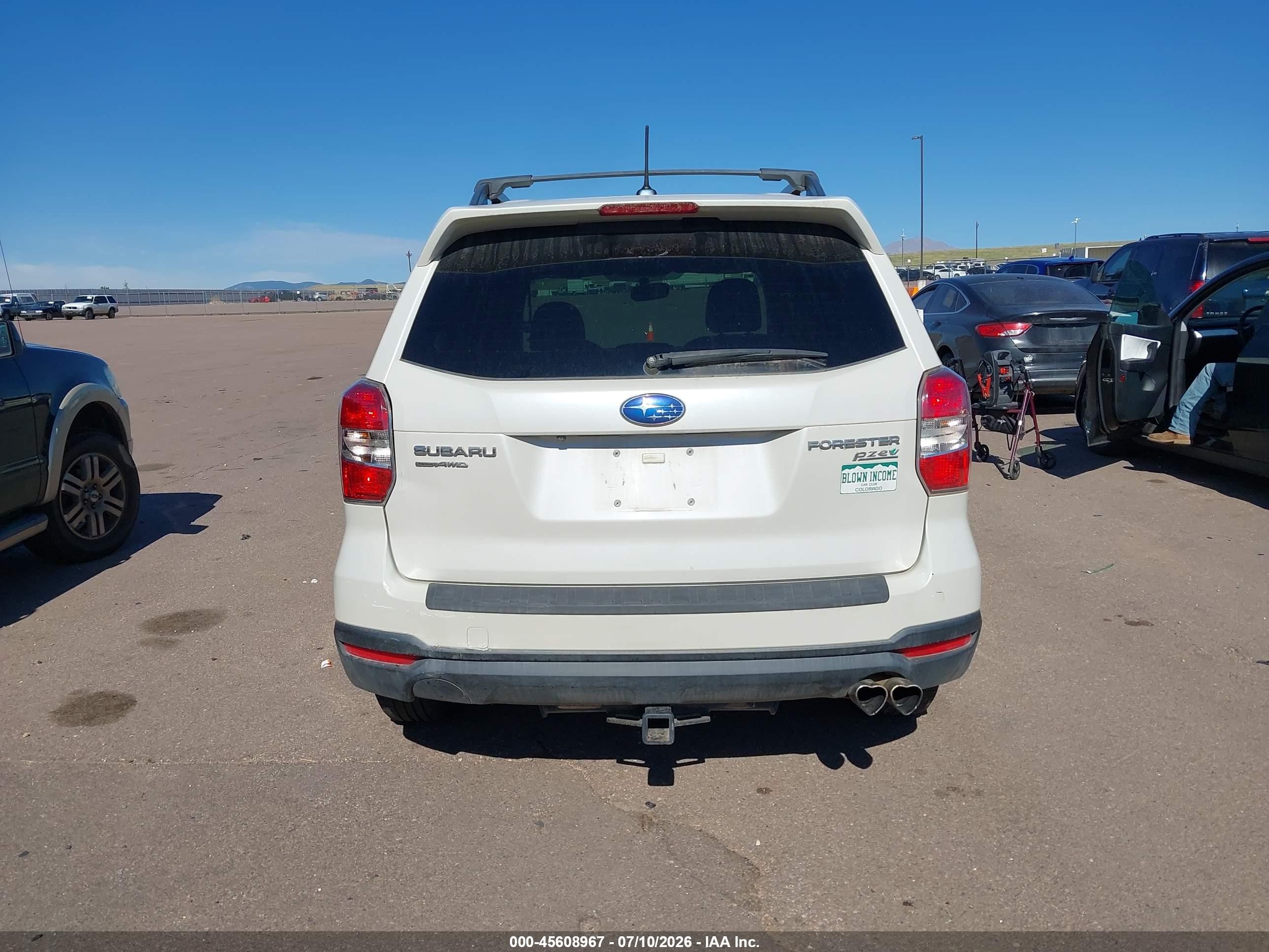 2014 Subaru Forester 2.5i Touring White vin: JF2SJAMC9EH558374
