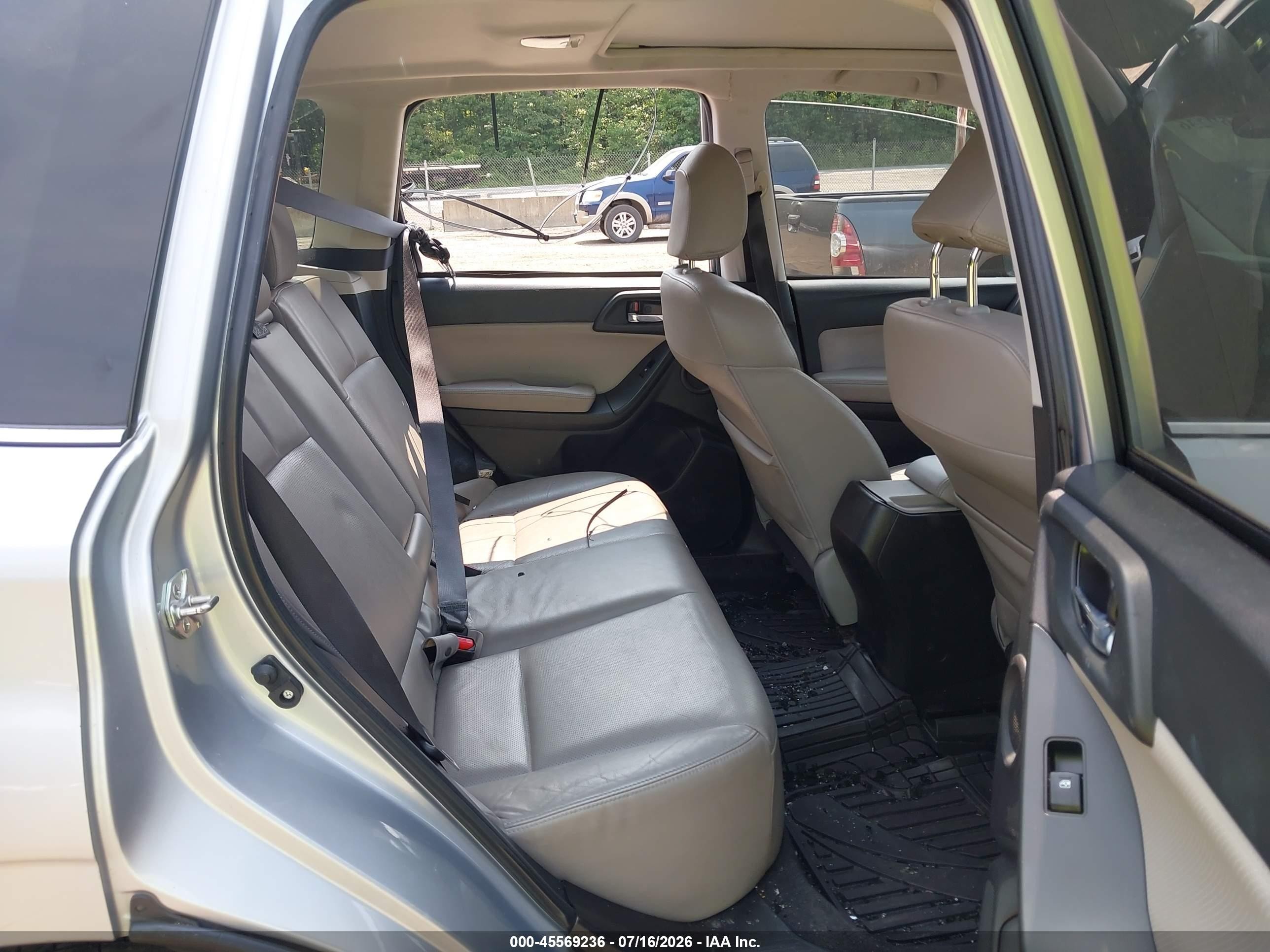 2014 Subaru Forester 2.5i Touring Silver vin: JF2SJAMCXEH514853