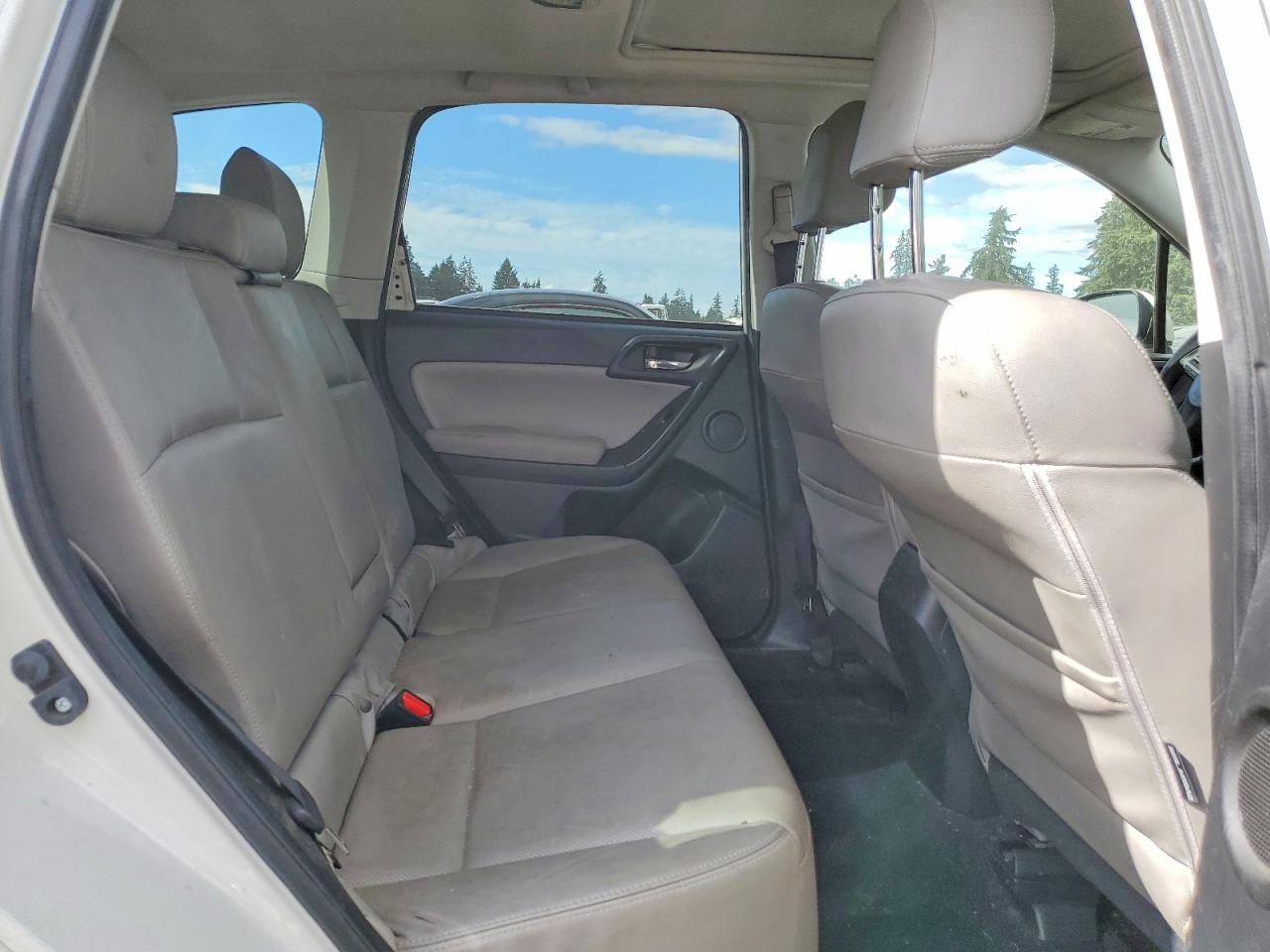 2014 Subaru Forester 2.5i Touring White vin: JF2SJAMCXEH527411