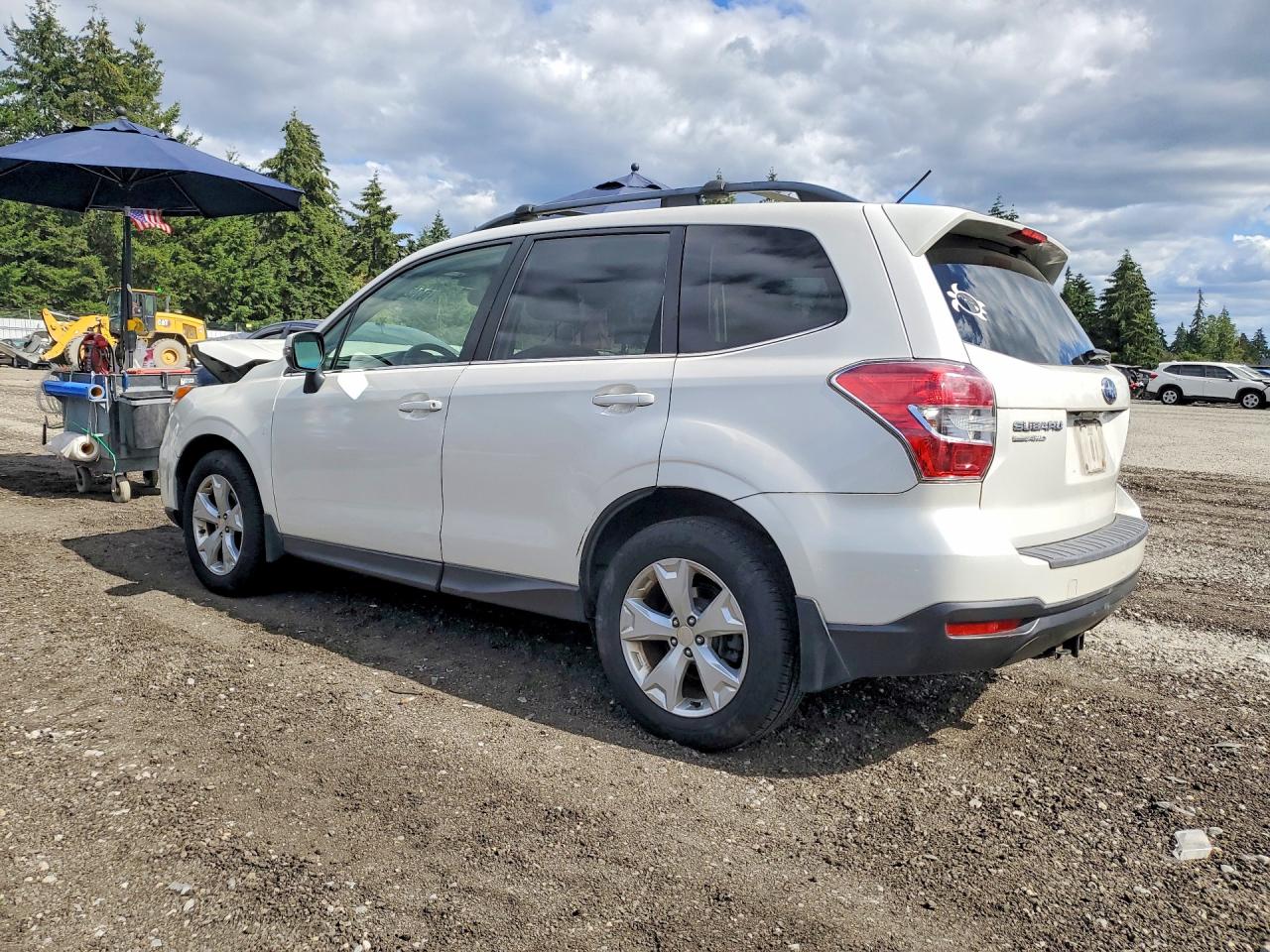 2014 Subaru Forester 2.5i Touring White vin: JF2SJAMCXEH527411