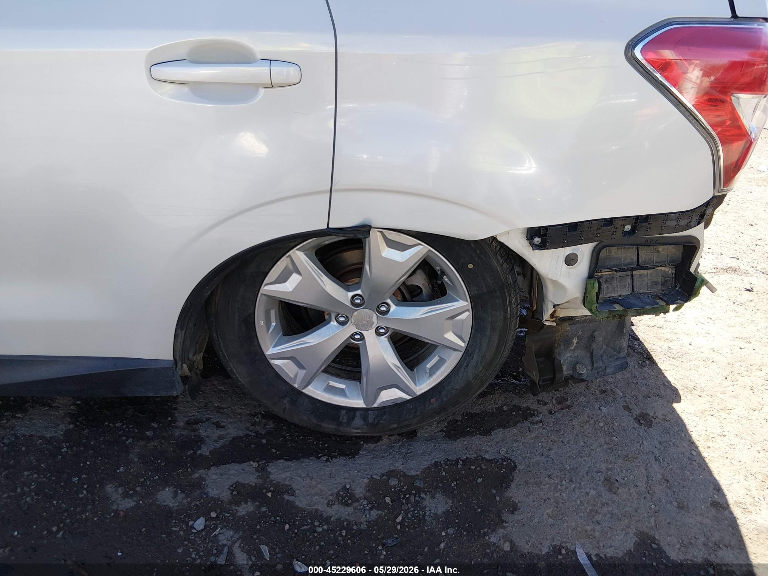 2014 Subaru Forester 2.5i Touring White vin: JF2SJAPC1EH504773