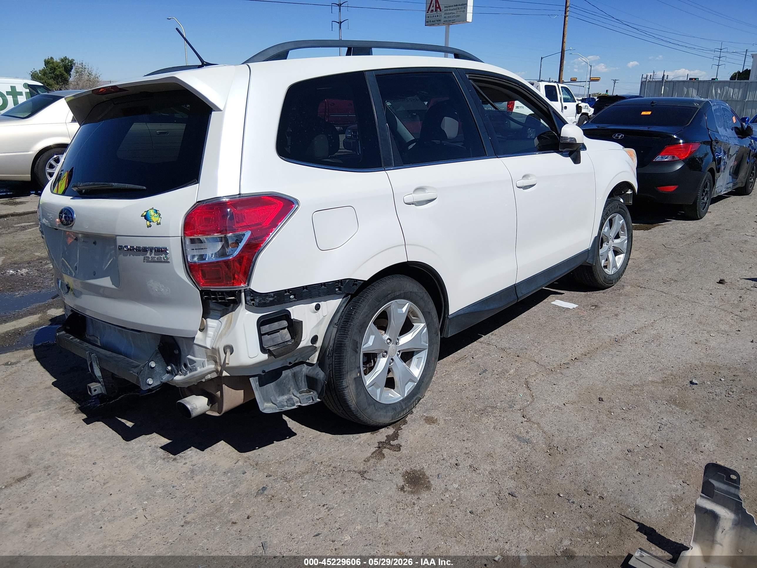 2014 Subaru Forester 2.5i Touring White vin: JF2SJAPC1EH504773