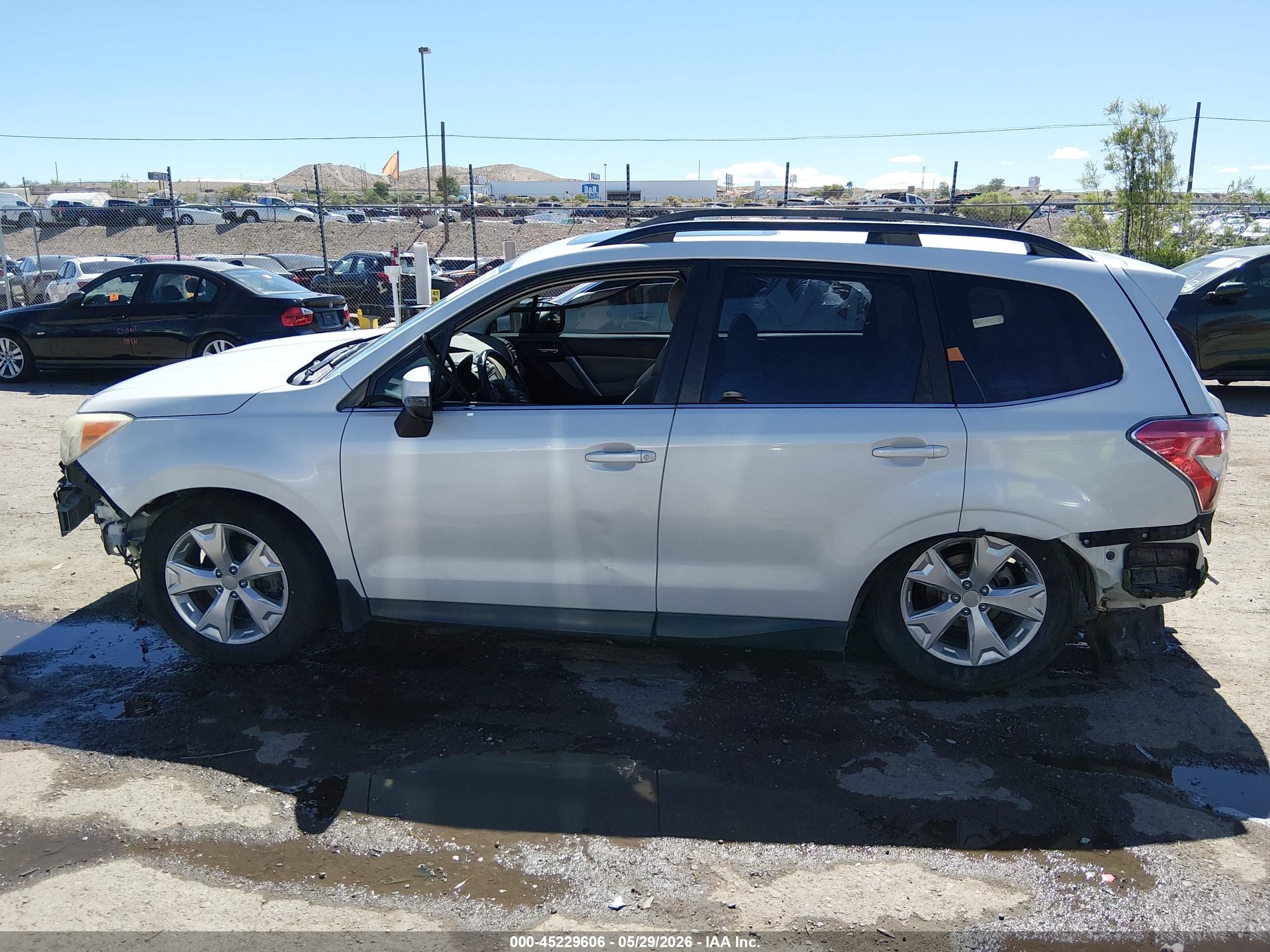 2014 Subaru Forester 2.5i Touring White vin: JF2SJAPC1EH504773