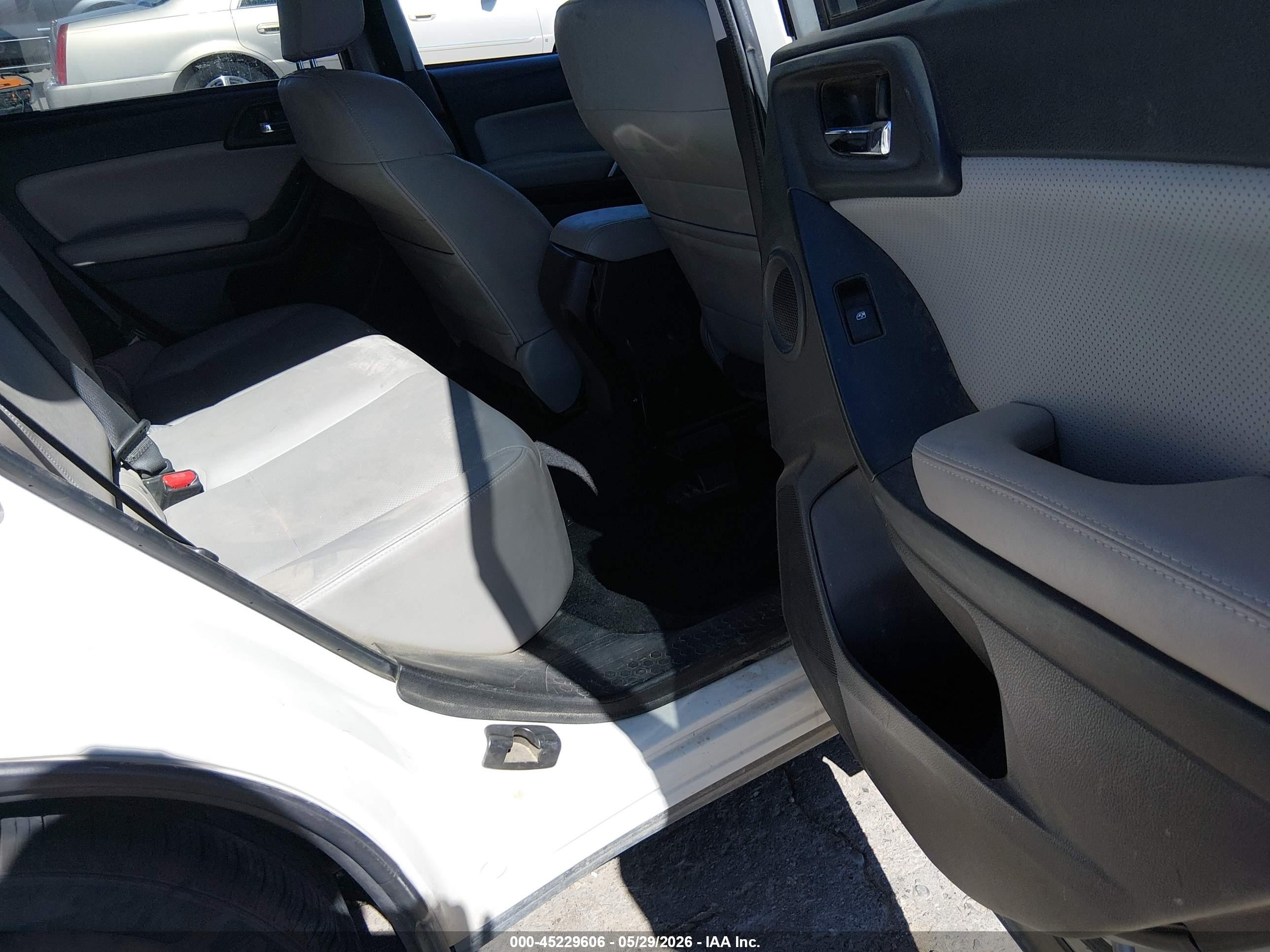 2014 Subaru Forester 2.5i Touring White vin: JF2SJAPC1EH504773