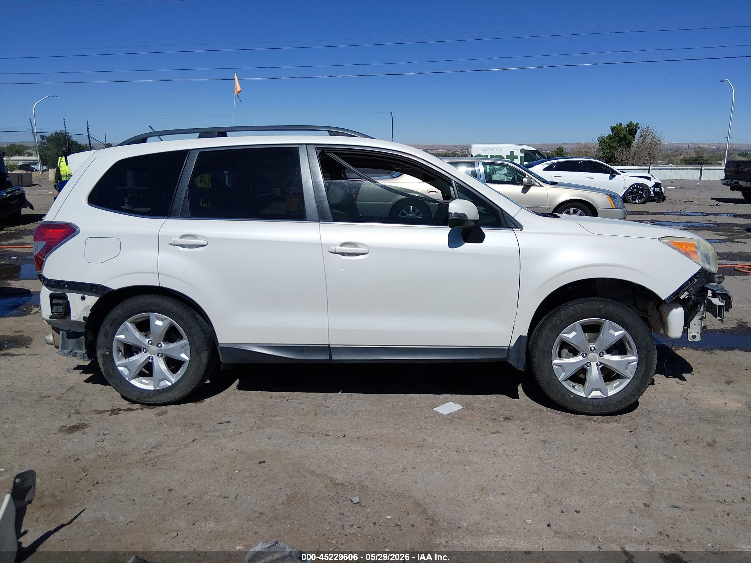 2014 Subaru Forester 2.5i Touring White vin: JF2SJAPC1EH504773