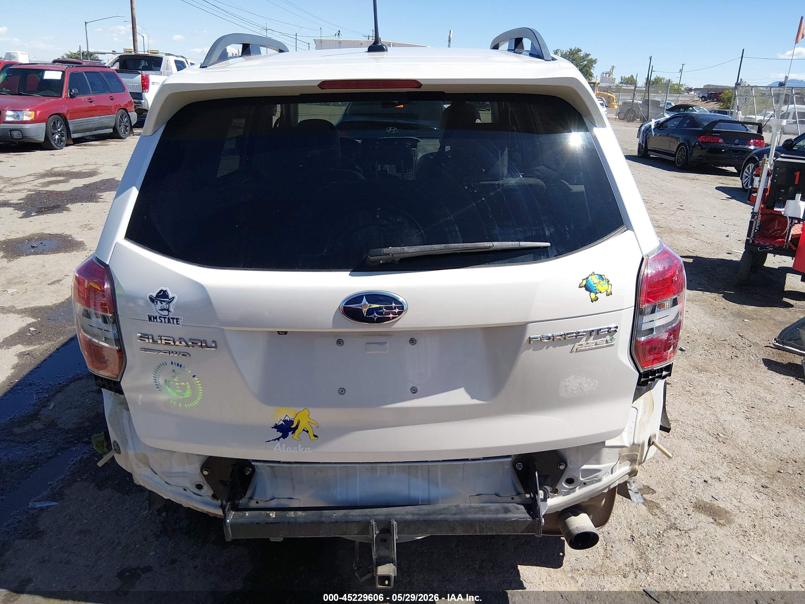 2014 Subaru Forester 2.5i Touring White vin: JF2SJAPC1EH504773